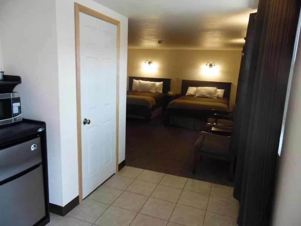 Bed in Yellowstone Motel