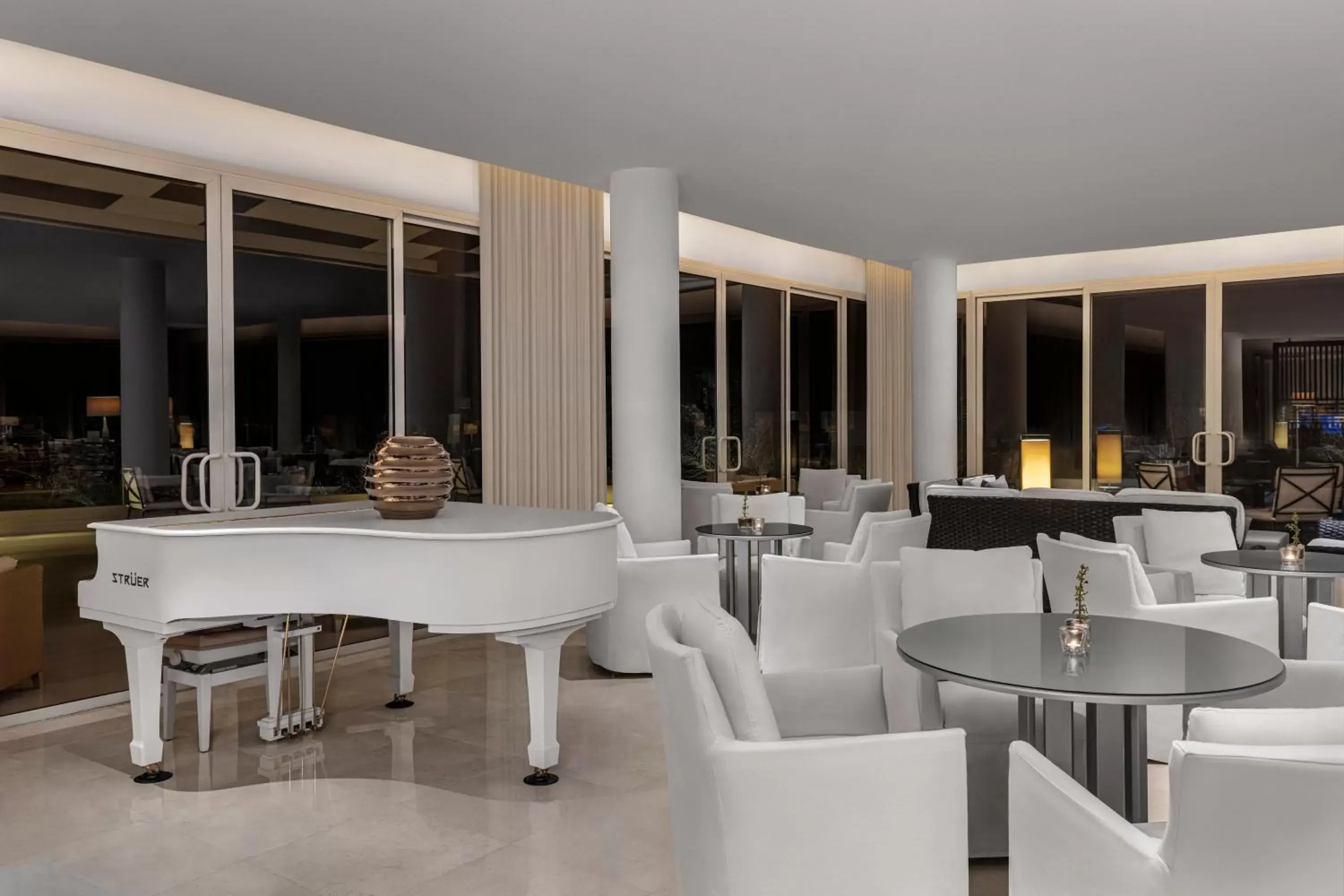 Lounge or bar in Steigenberger Makadi - Adults Friendly 16 Years Plus Lounge or bar in Steigenberger Makadi - Adults Friendly 16 Years Plus