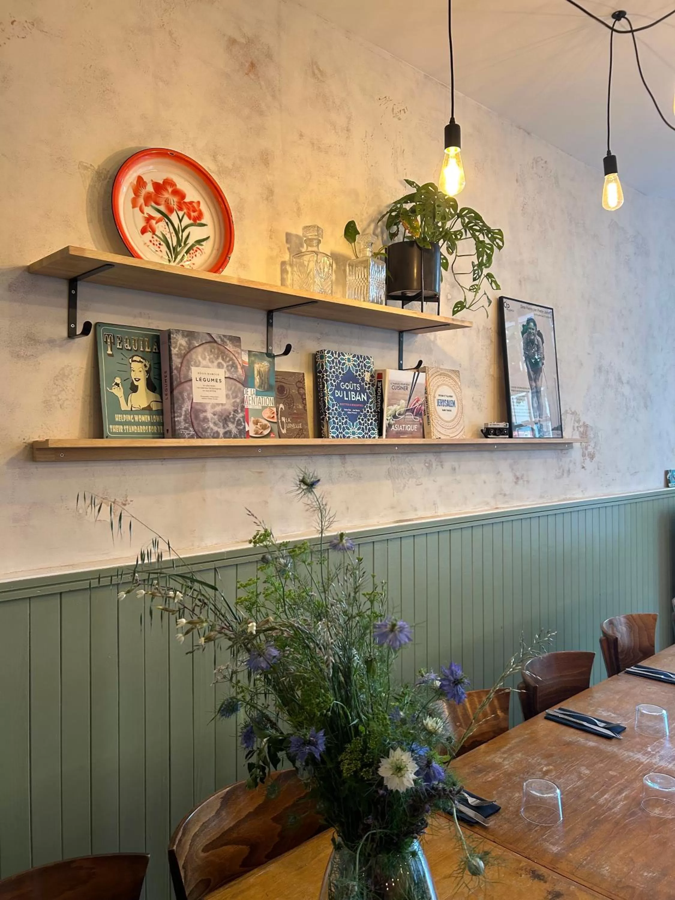 Restaurant/Places to Eat in LA CASA DINA