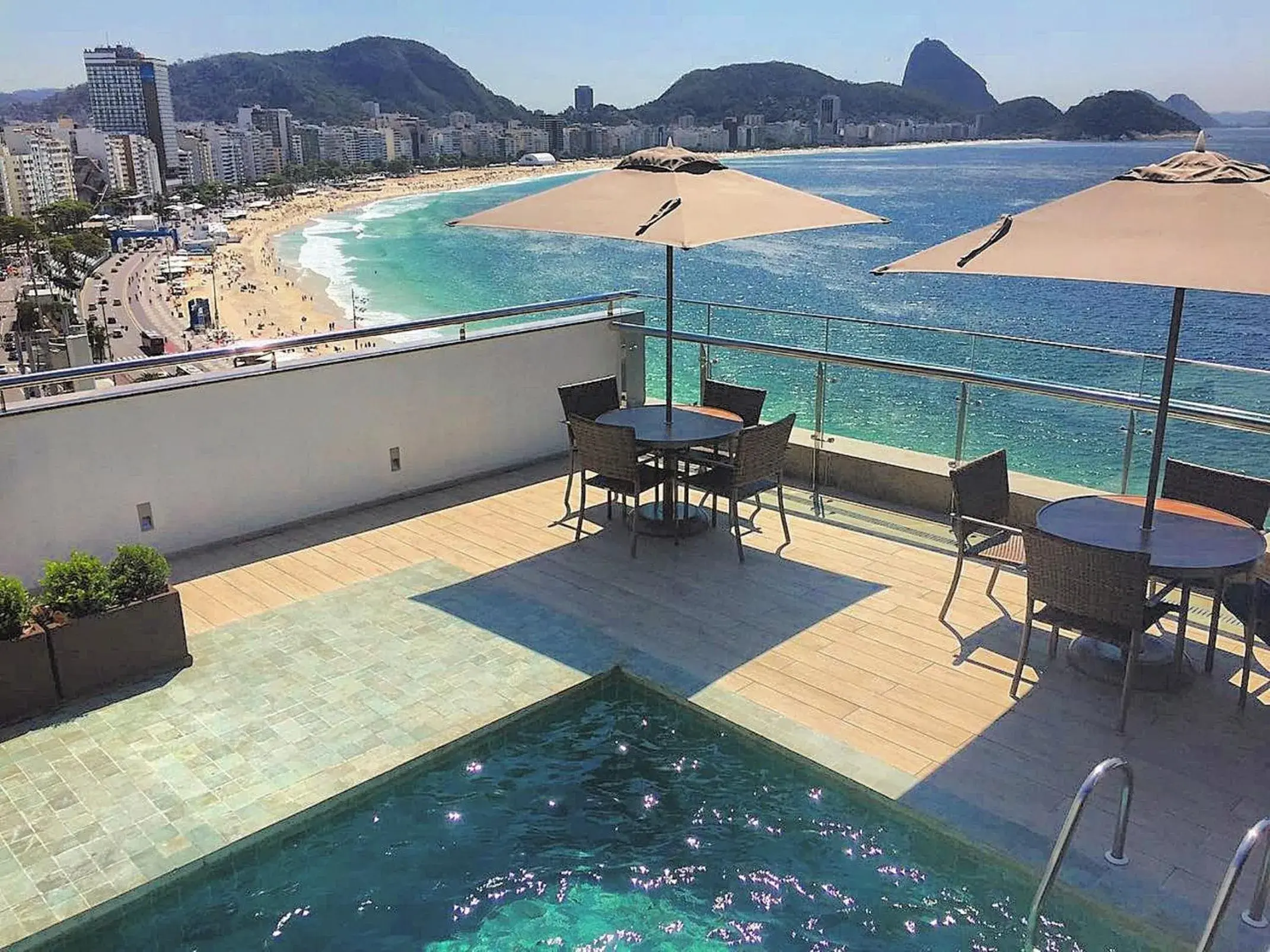 Swimming pool, Patio/Outdoor Area in Orla Copacabana Hotel