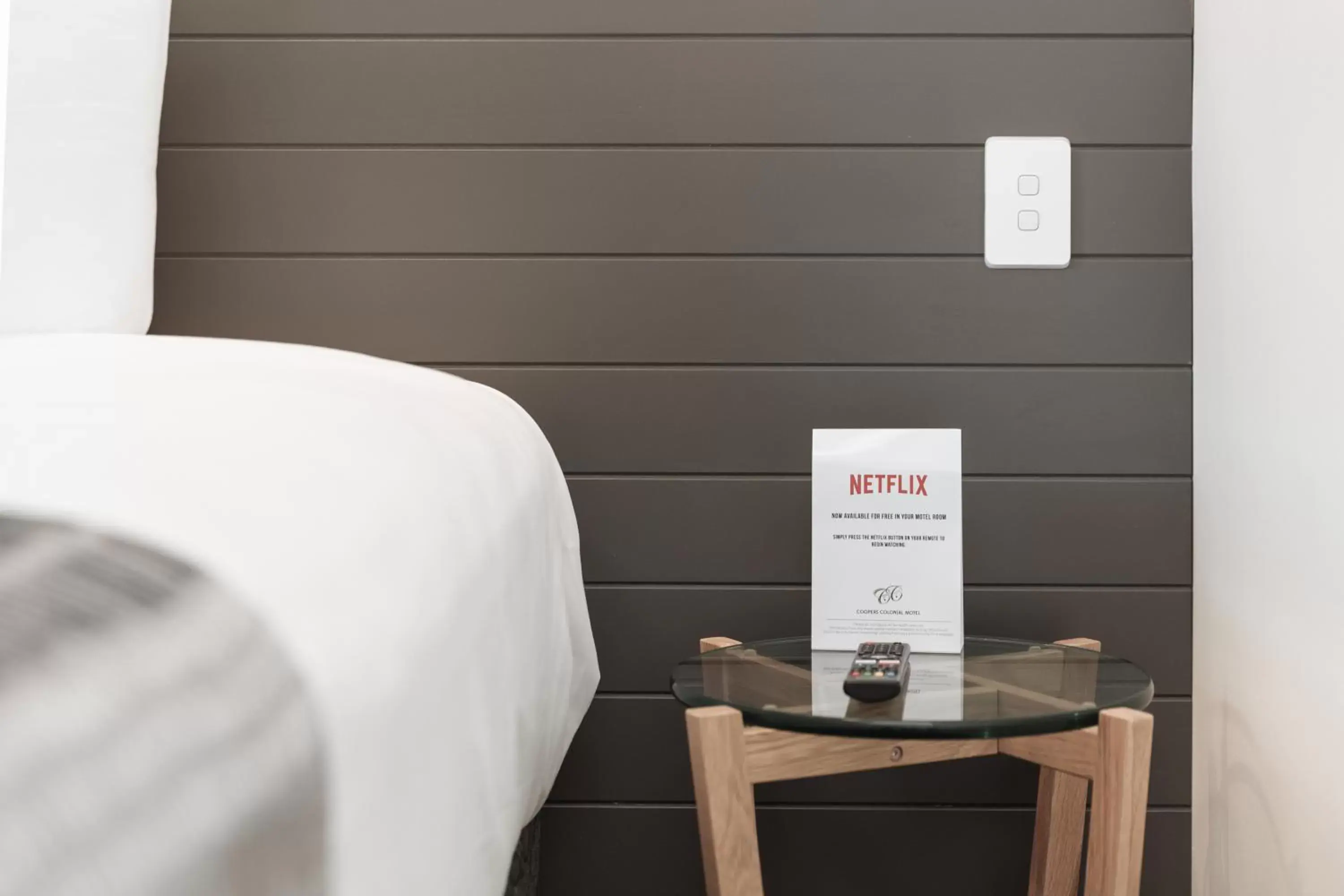 Bed in Coopers Colonial Motel Bed in Coopers Colonial Motel