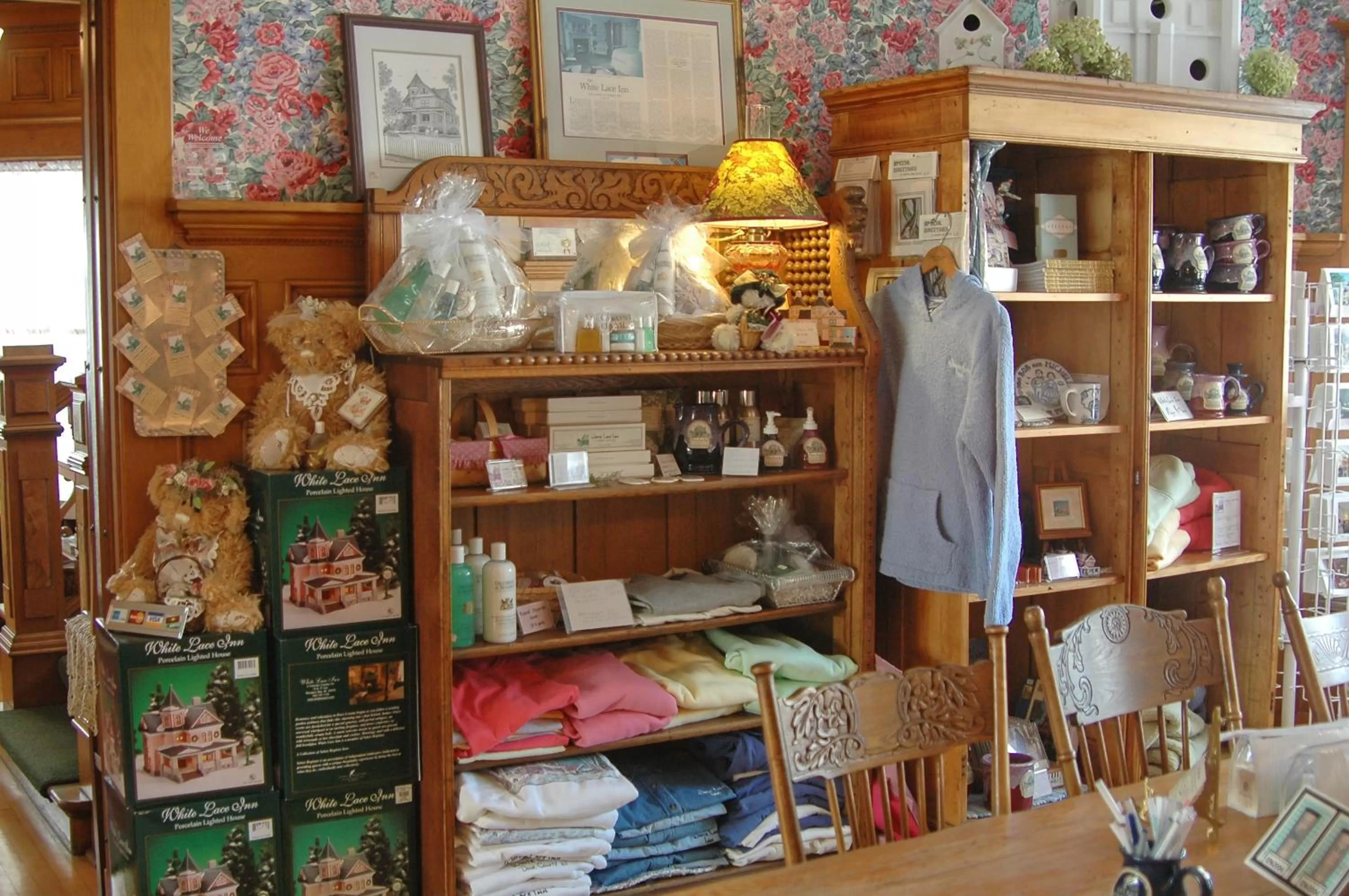 On-site shops in White Lace Inn