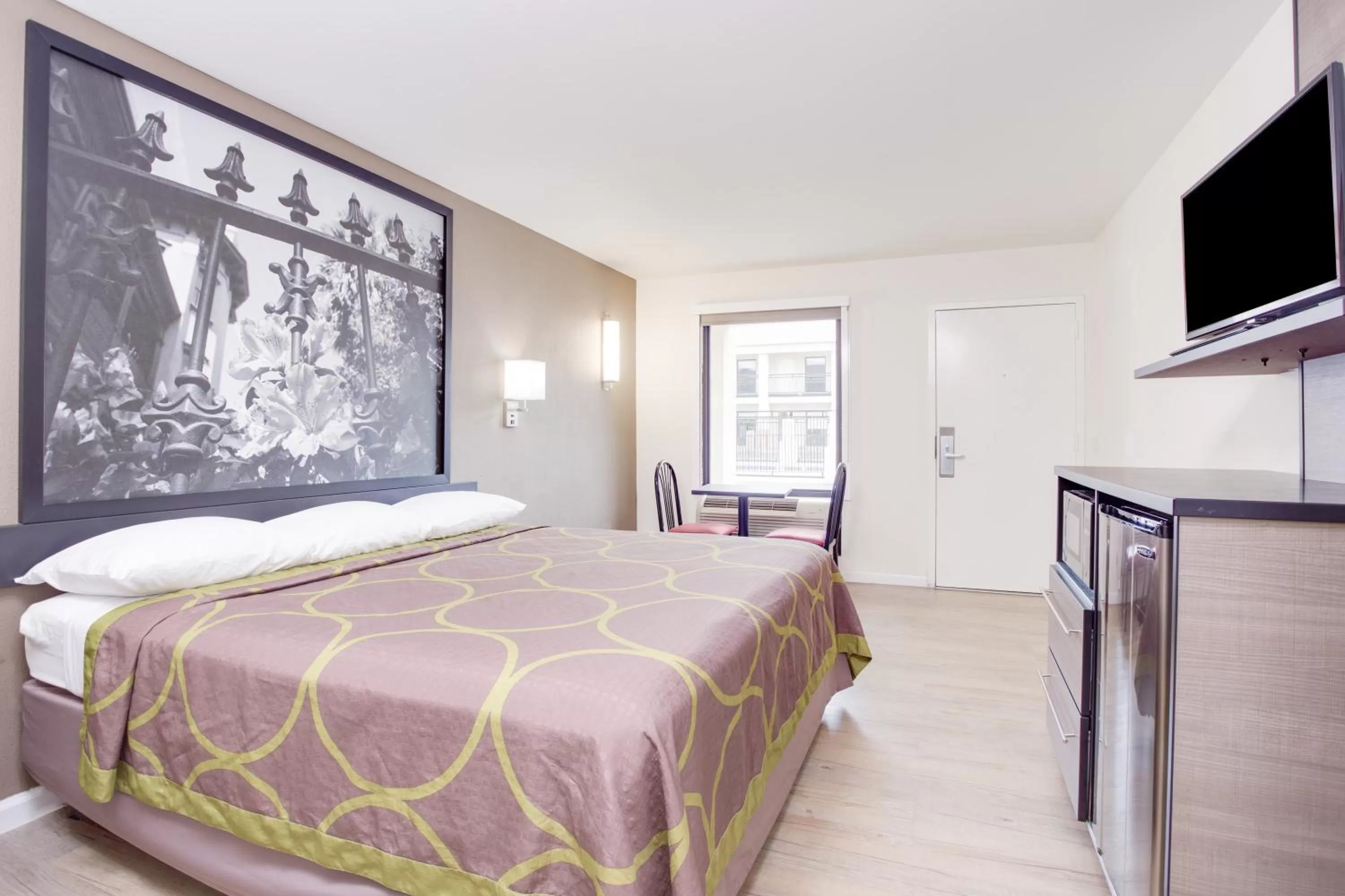 Photo of the whole room, Bed in Super 8 by Wyndham Dalton