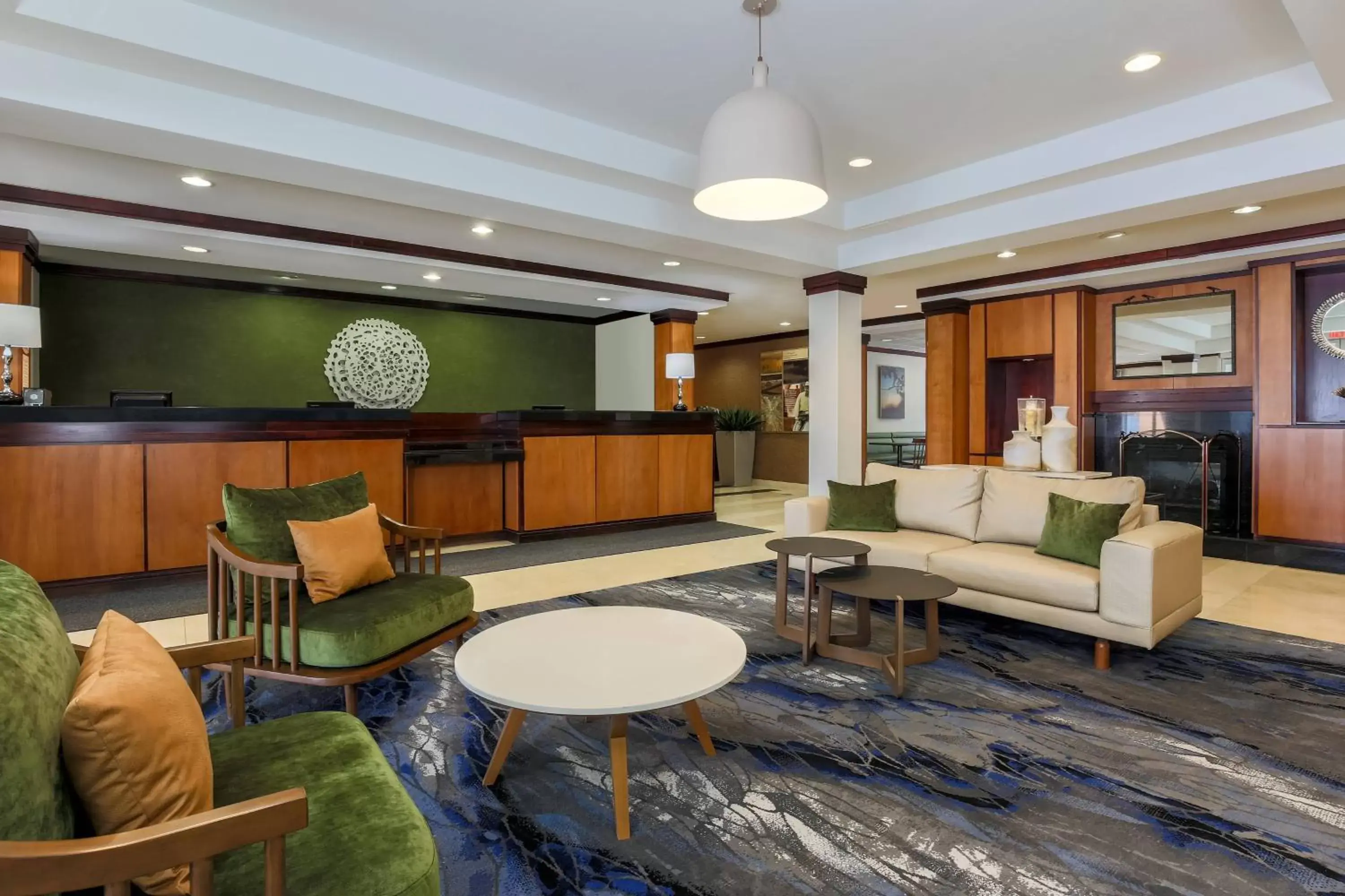 Lobby or reception, Lounge/Bar in Fairfield Inn & Suites by Marriott Mahwah