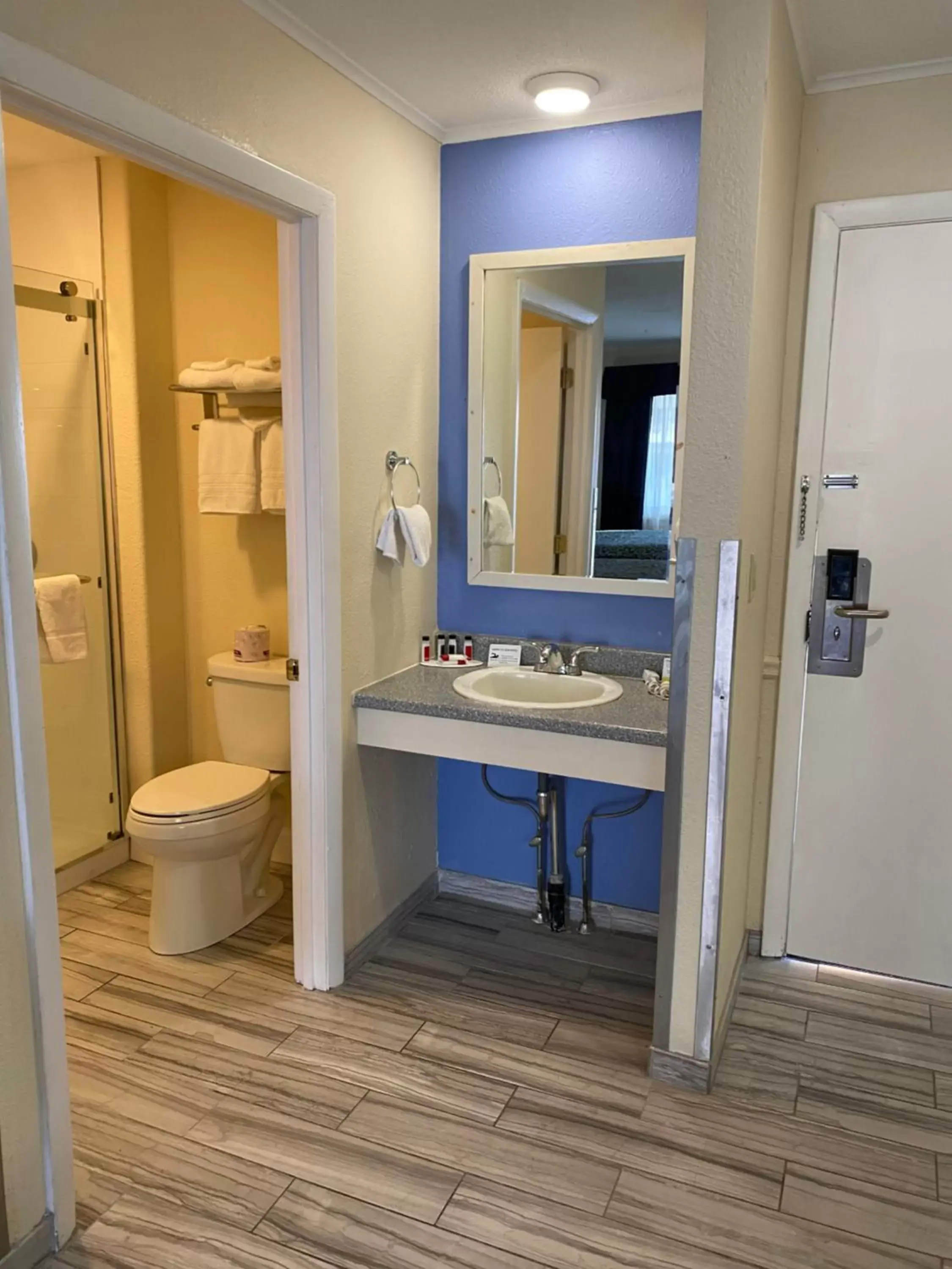 Bathroom in Days Inn by Wyndham Lincoln