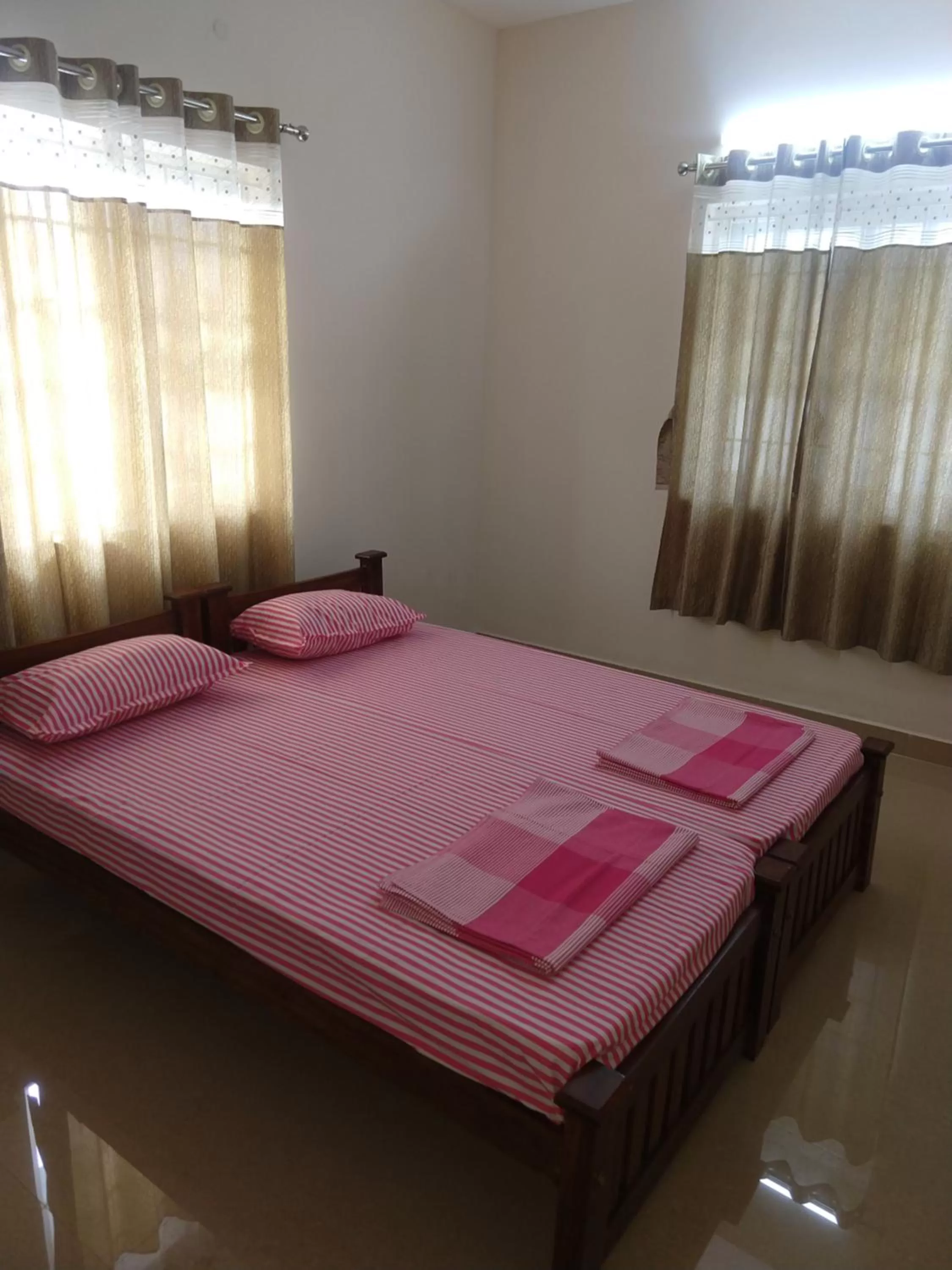 Bedroom, Bed in Shantham Service Apartments