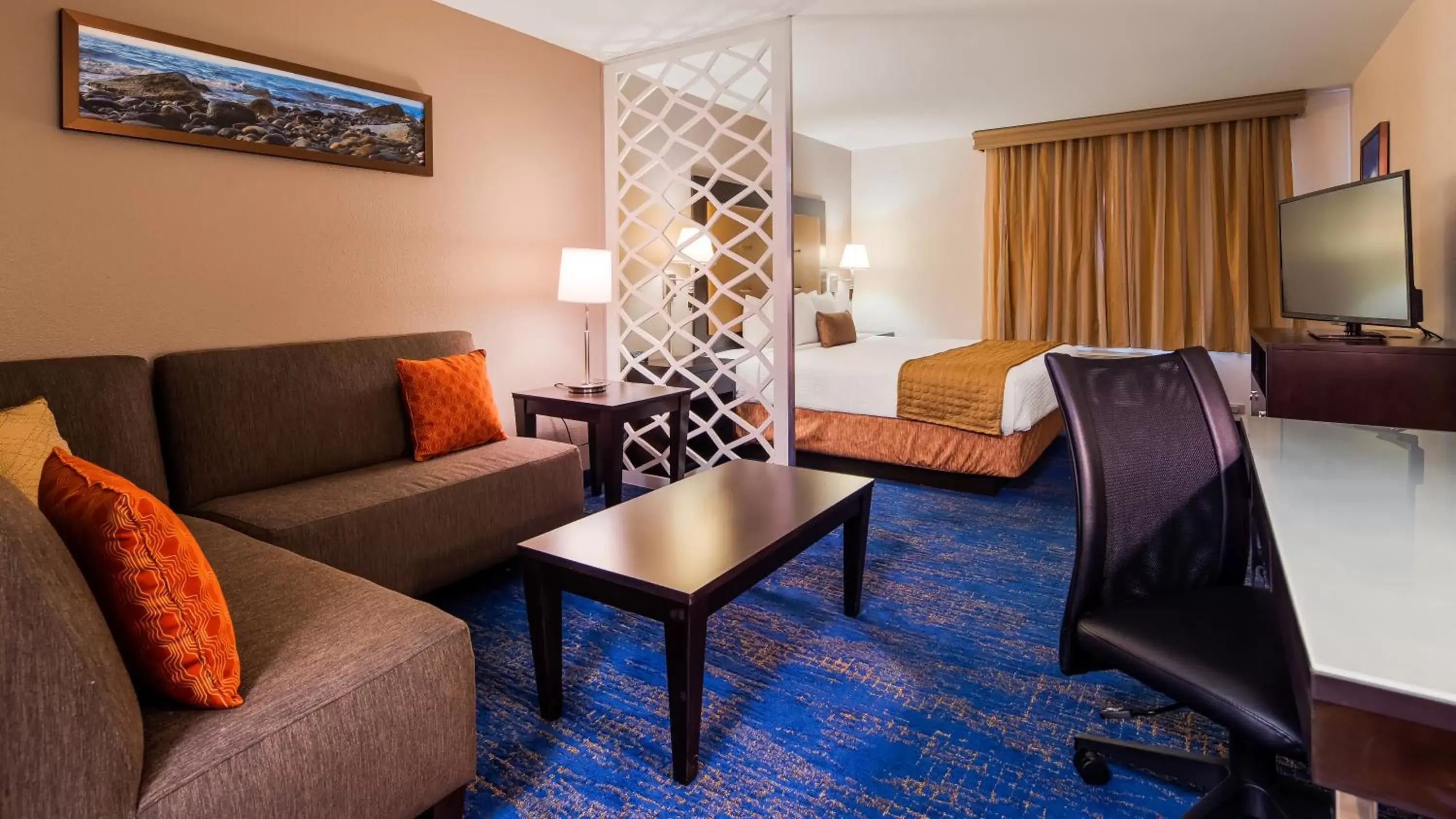 Bedroom, Seating Area in Best Western Plus Portland Airport Hotel & Suites