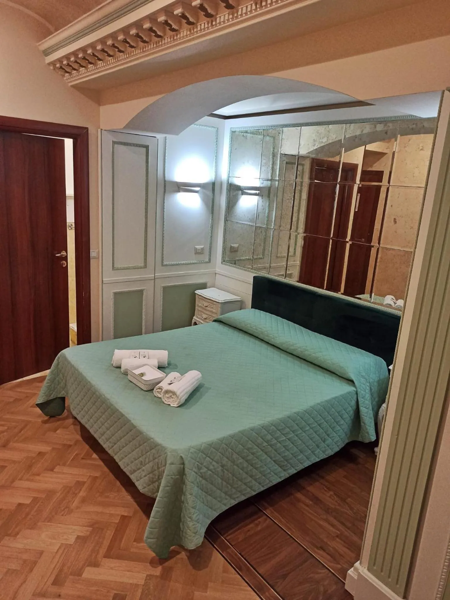 Bedroom, Bed in Domina Popolo