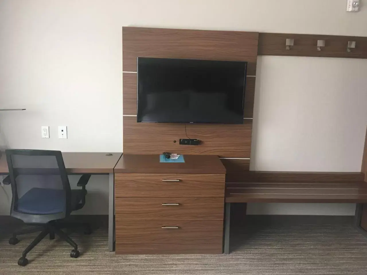 TV and multimedia, TV/Entertainment Center in Holiday Inn Express & Suites - Brenham South, an IHG Hotel