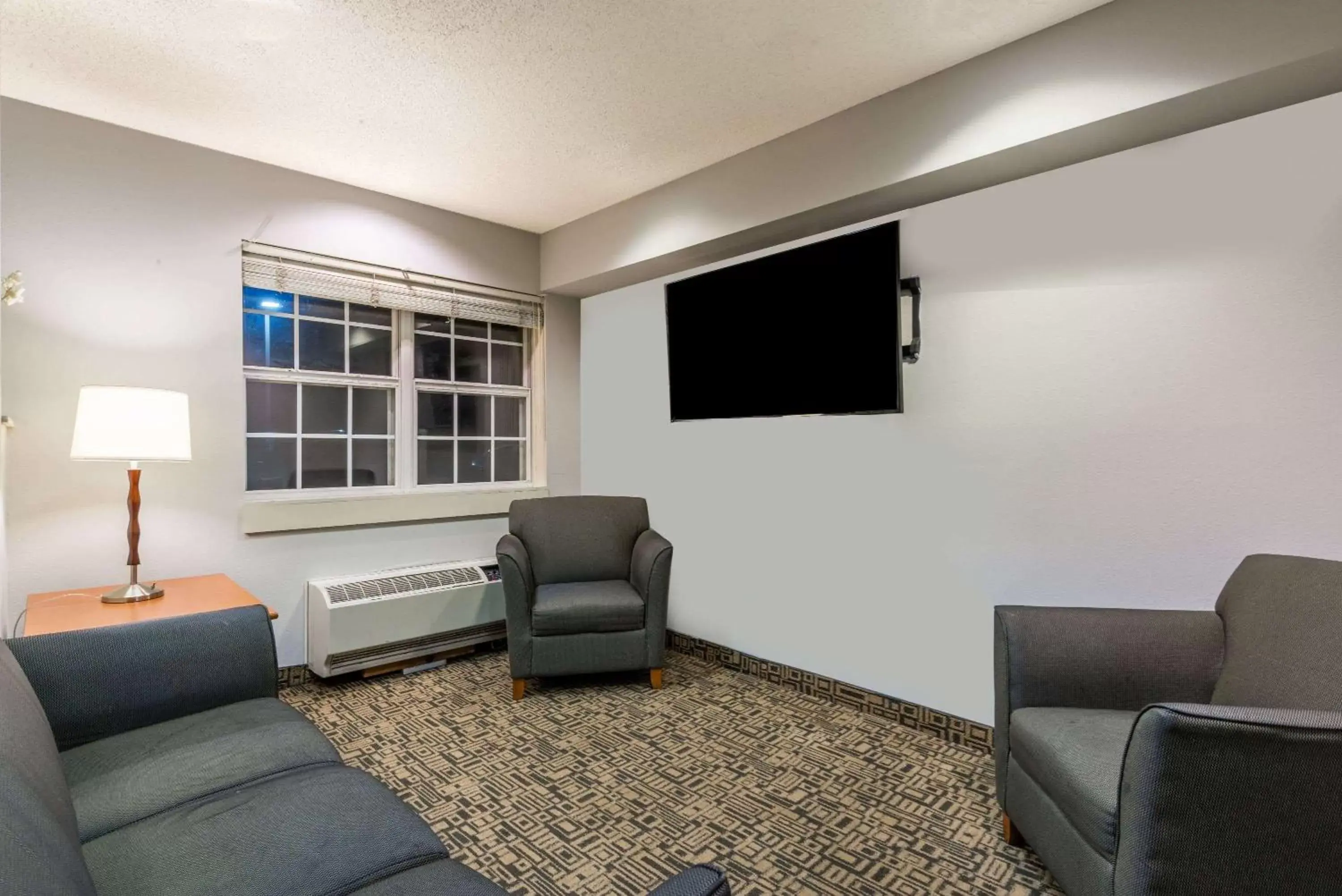 Photo of the whole room, Seating Area in Microtel Inn & Suites by Wyndham Bethel/Danbury