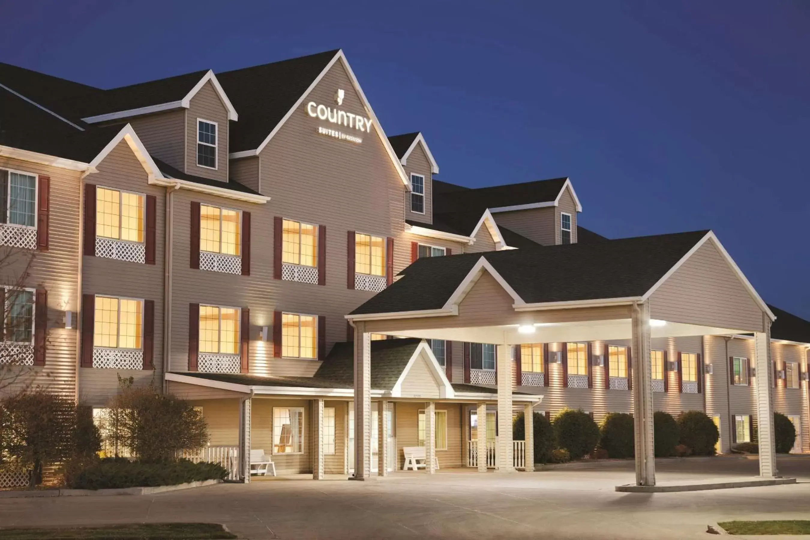 Property Building in Country Inn & Suites by Radisson, Bismarck, ND