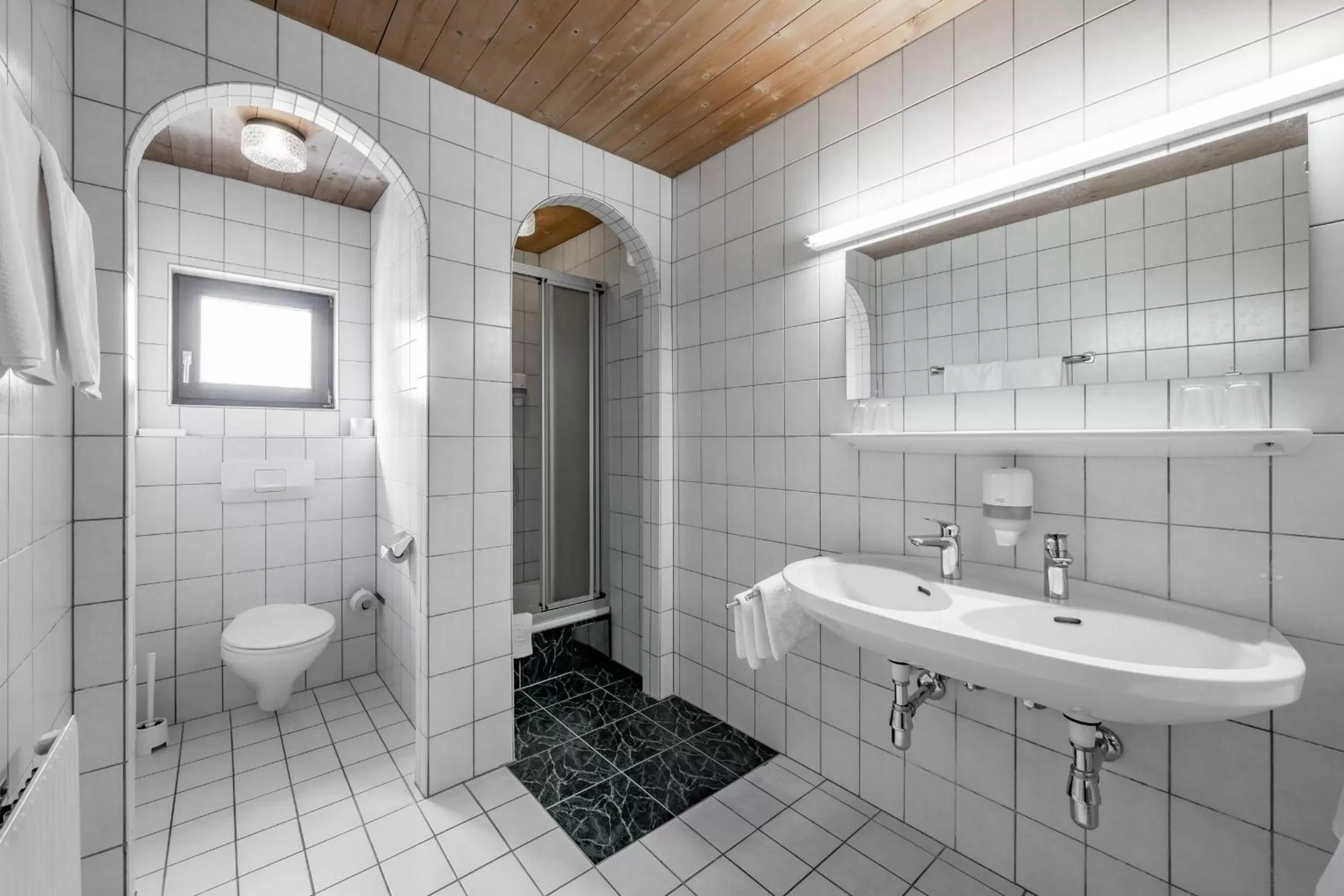 Shower in Gasthof Schroll