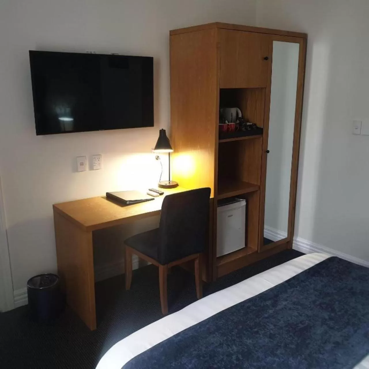 wardrobe, Bed in Ramada by Wyndham, Hamilton City Center