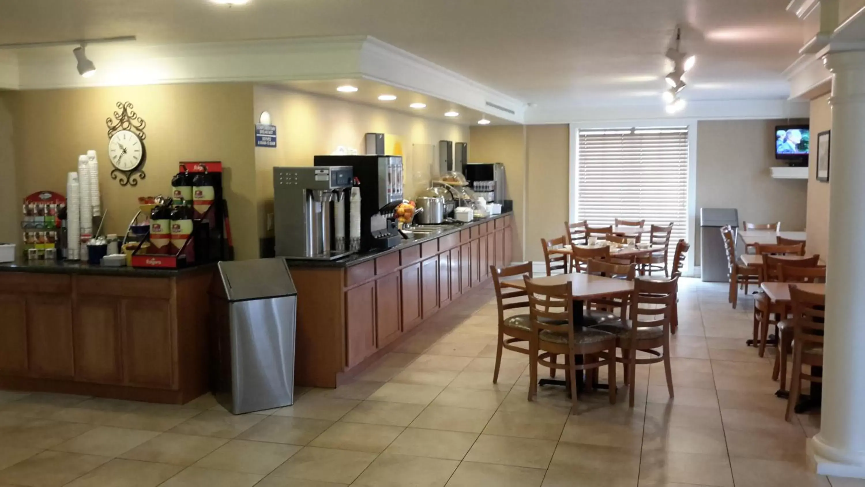Coffee/tea facilities, Restaurant/Places to Eat in Days Inn by Wyndham Casper
