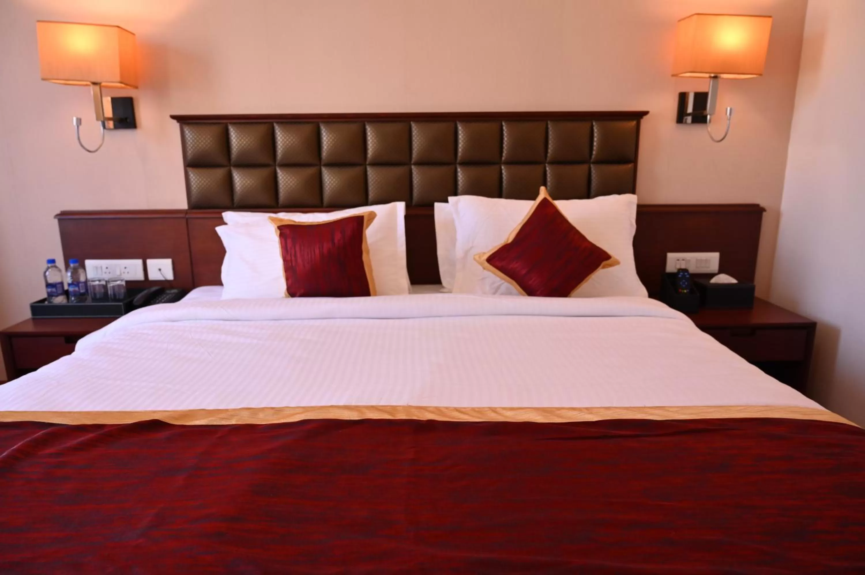 Bed in Raaj Bhaavan Clarks Inn Chennai