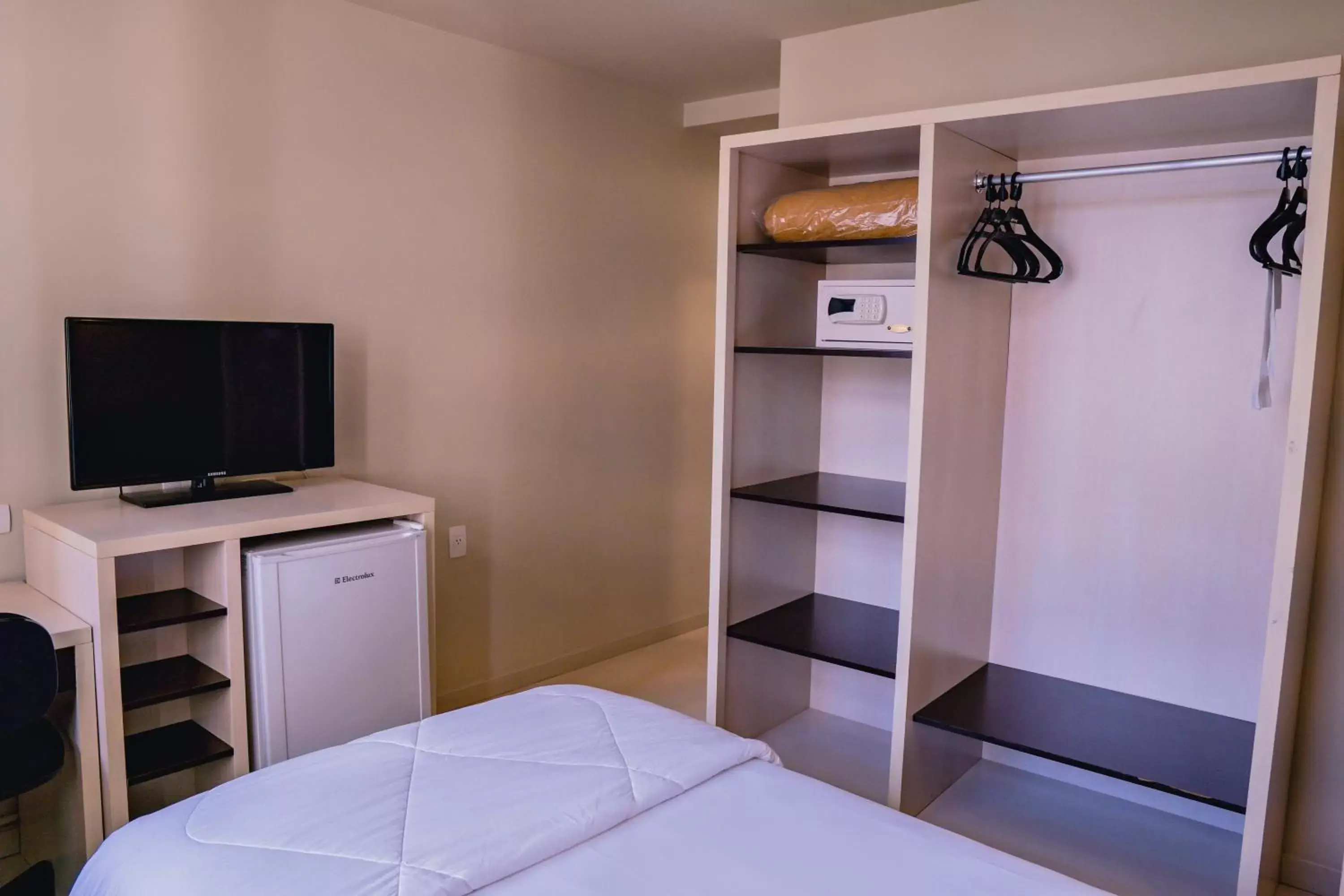 Bedroom, Bed in Master Curitiba Hotel - 1,6 km do Estádio Couto Pereira - Show Bedroom, Bed in Master Curitiba Hotel - 1,6 km do Estádio Couto Pereira - Show