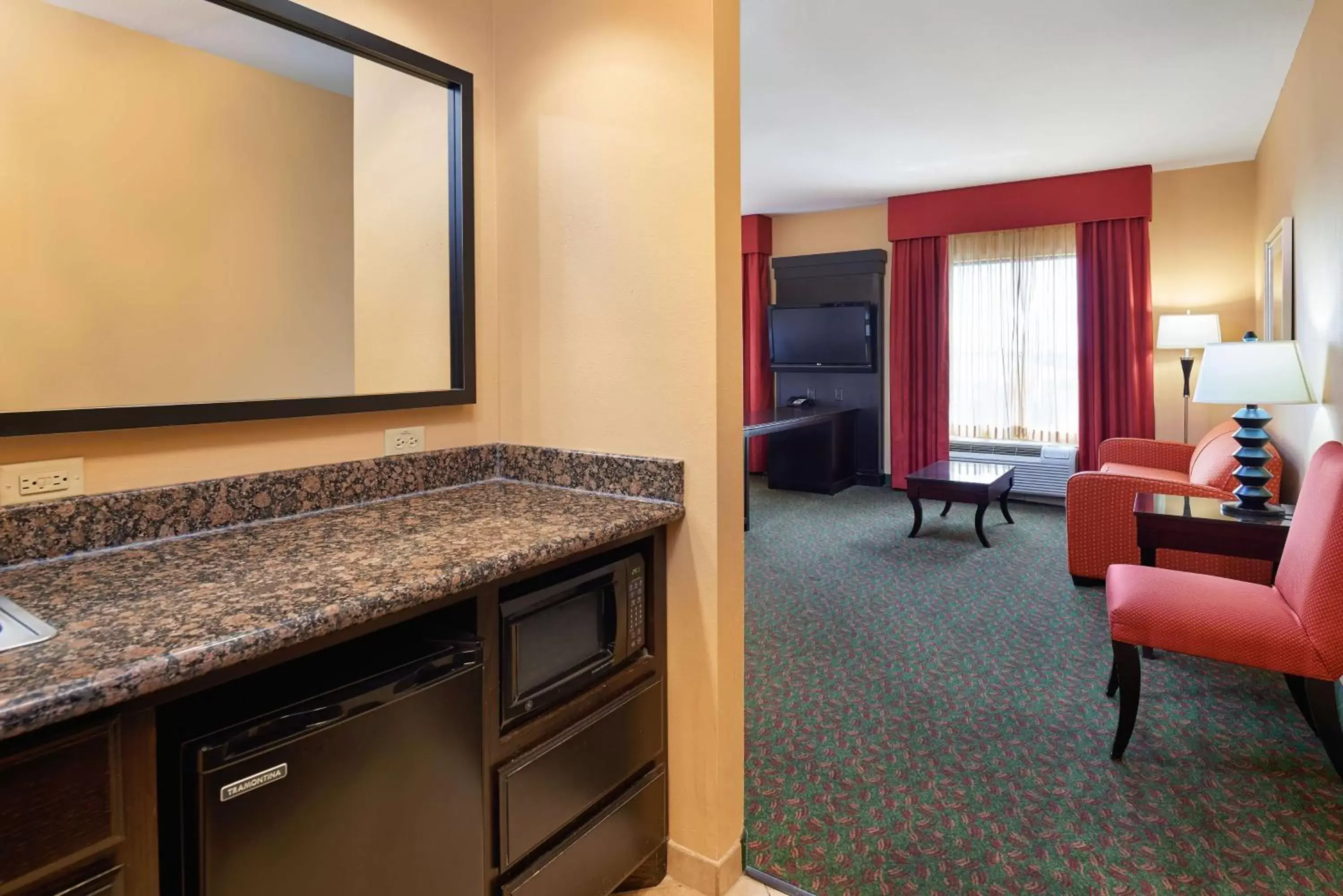 Photo of the whole room in Hampton Inn & Suites Waco-South