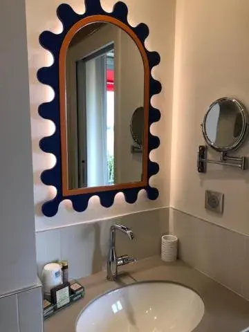 Bathroom in Family Golf Hotel