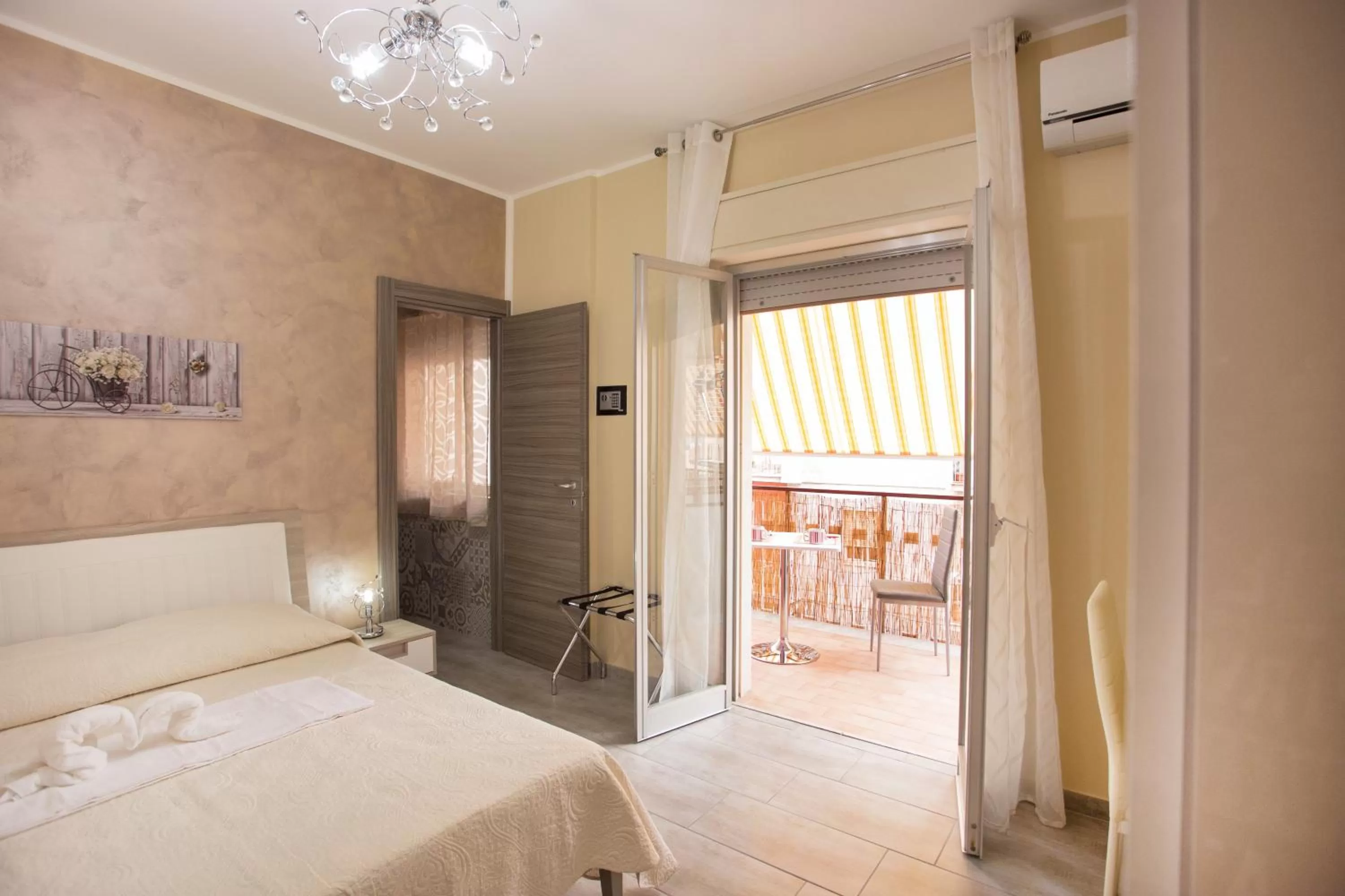 Photo of the whole room, Bed in B&B Palermo Sole & Cultura