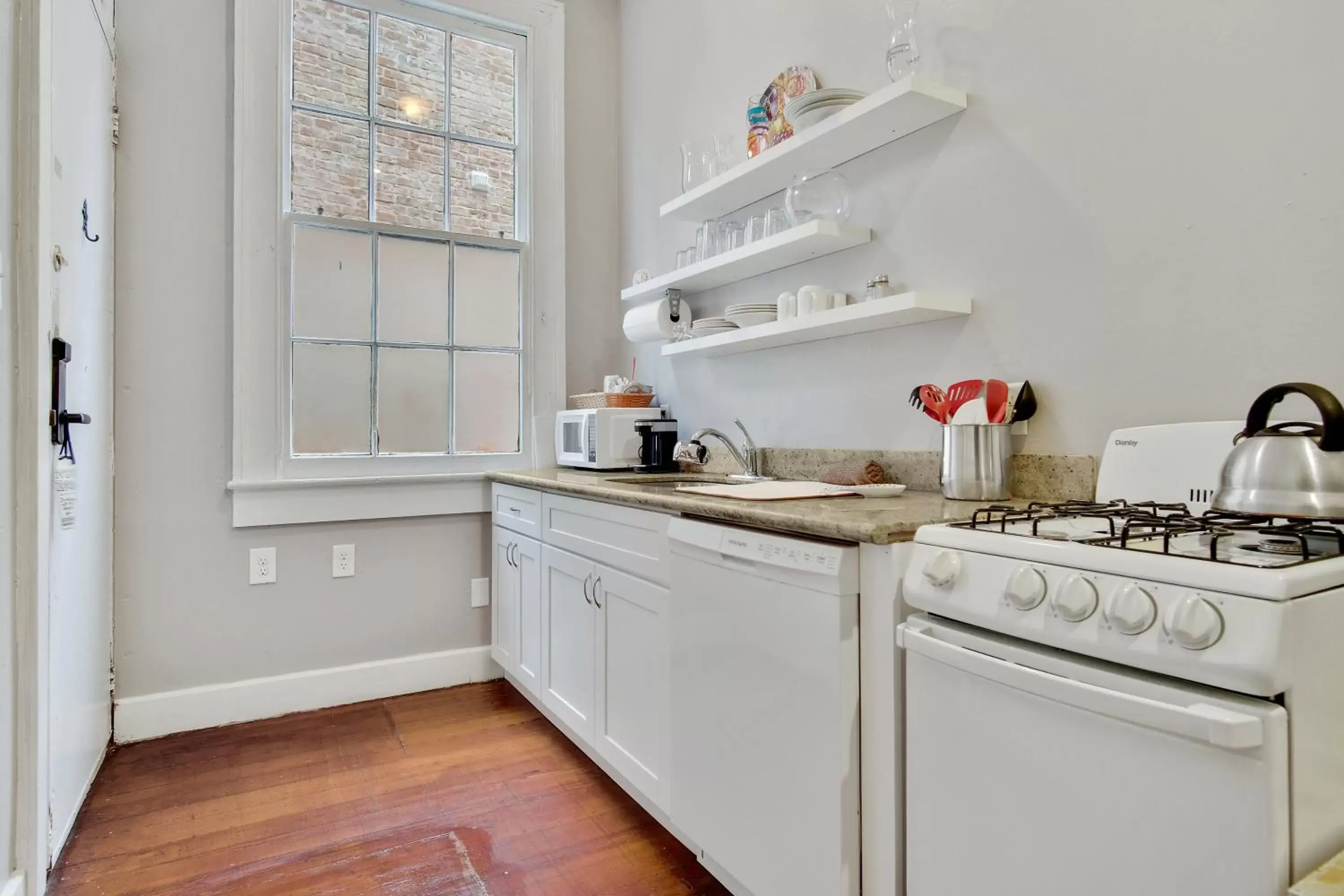 Kitchen/Kitchenette in Rathbone Mansions New Orleans