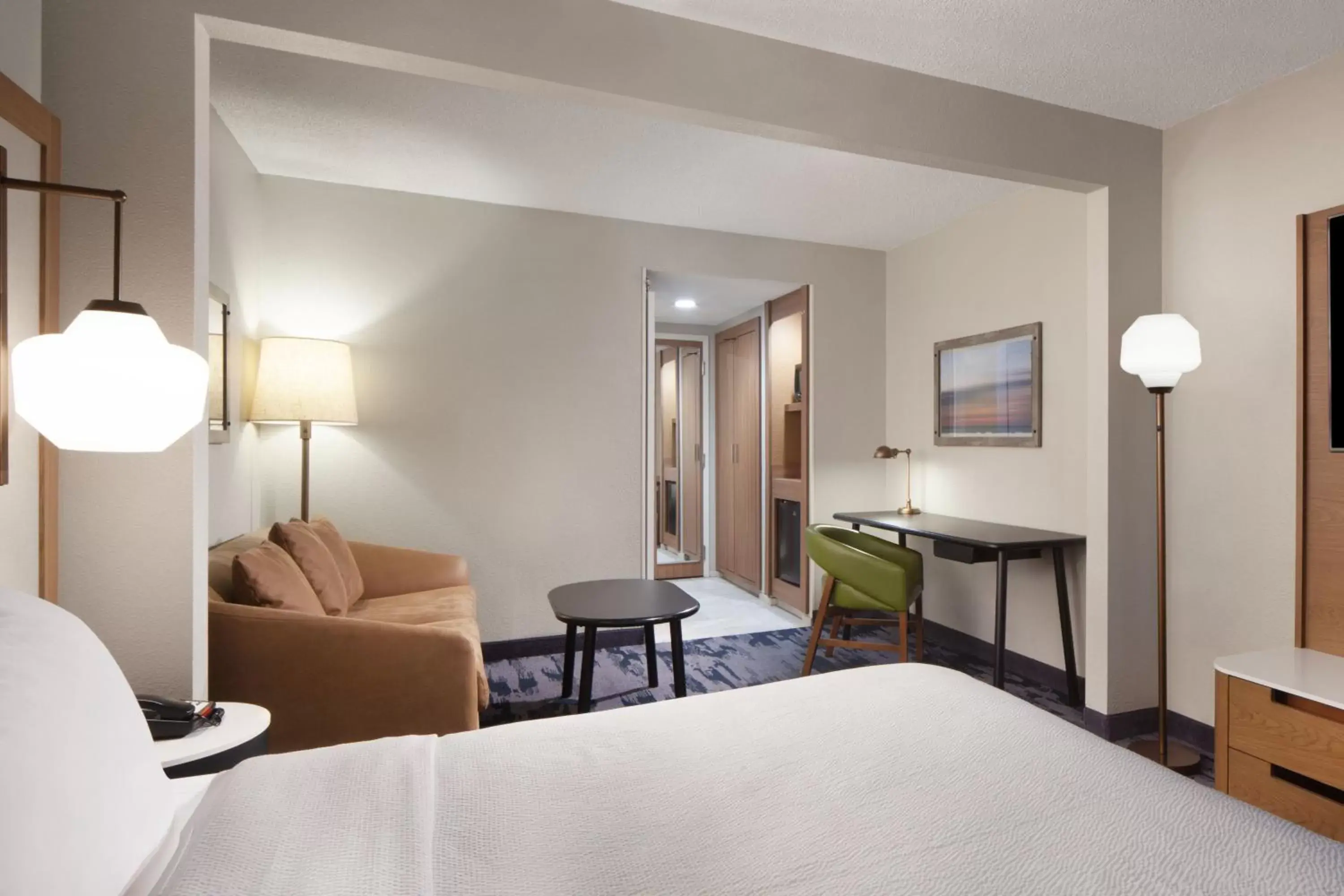Photo of the whole room, Bed in Fairfield Inn & Suites by Marriott Charleston