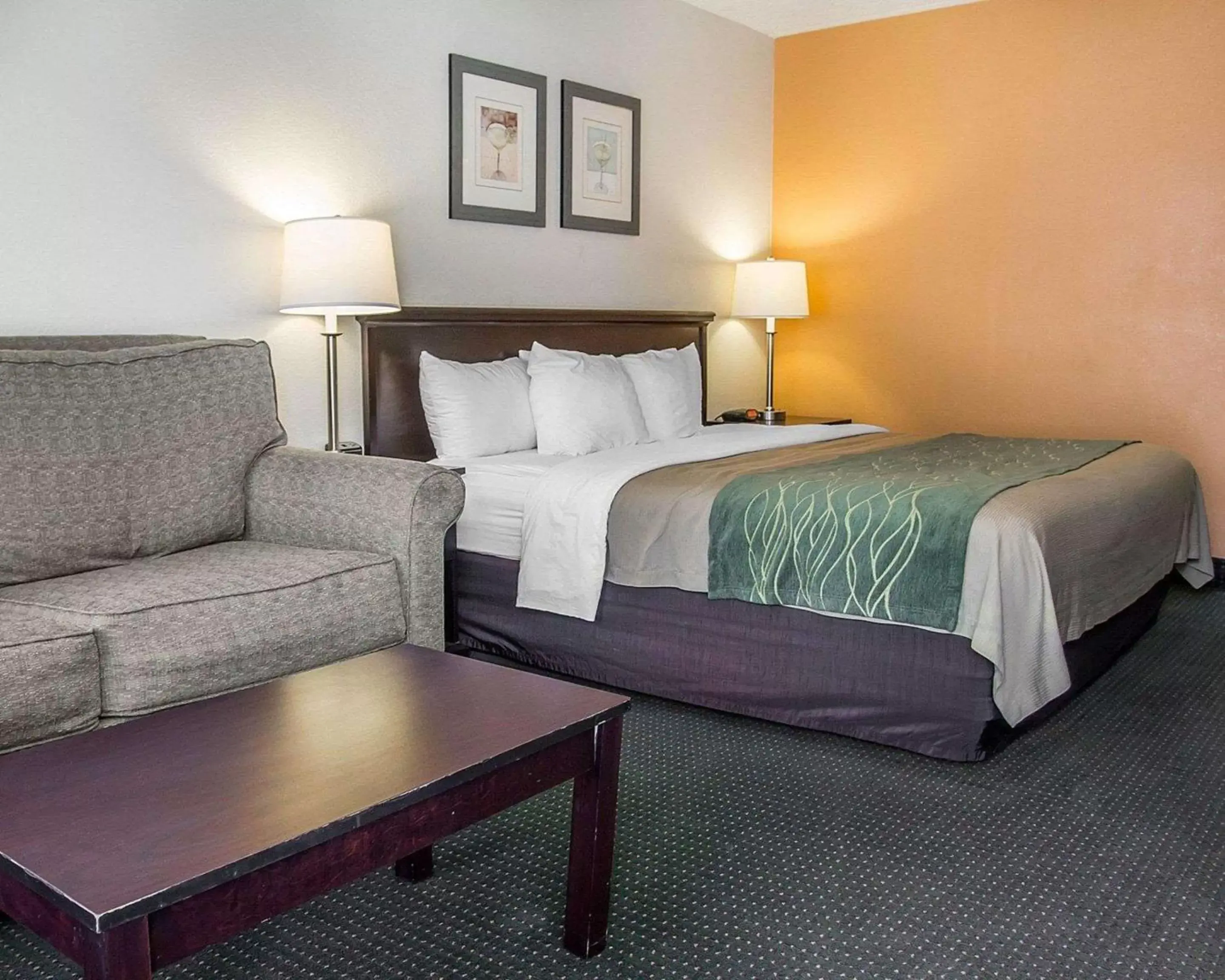 Photo of the whole room, Room Photo in Quality Inn Riverside near UCR and Downtown