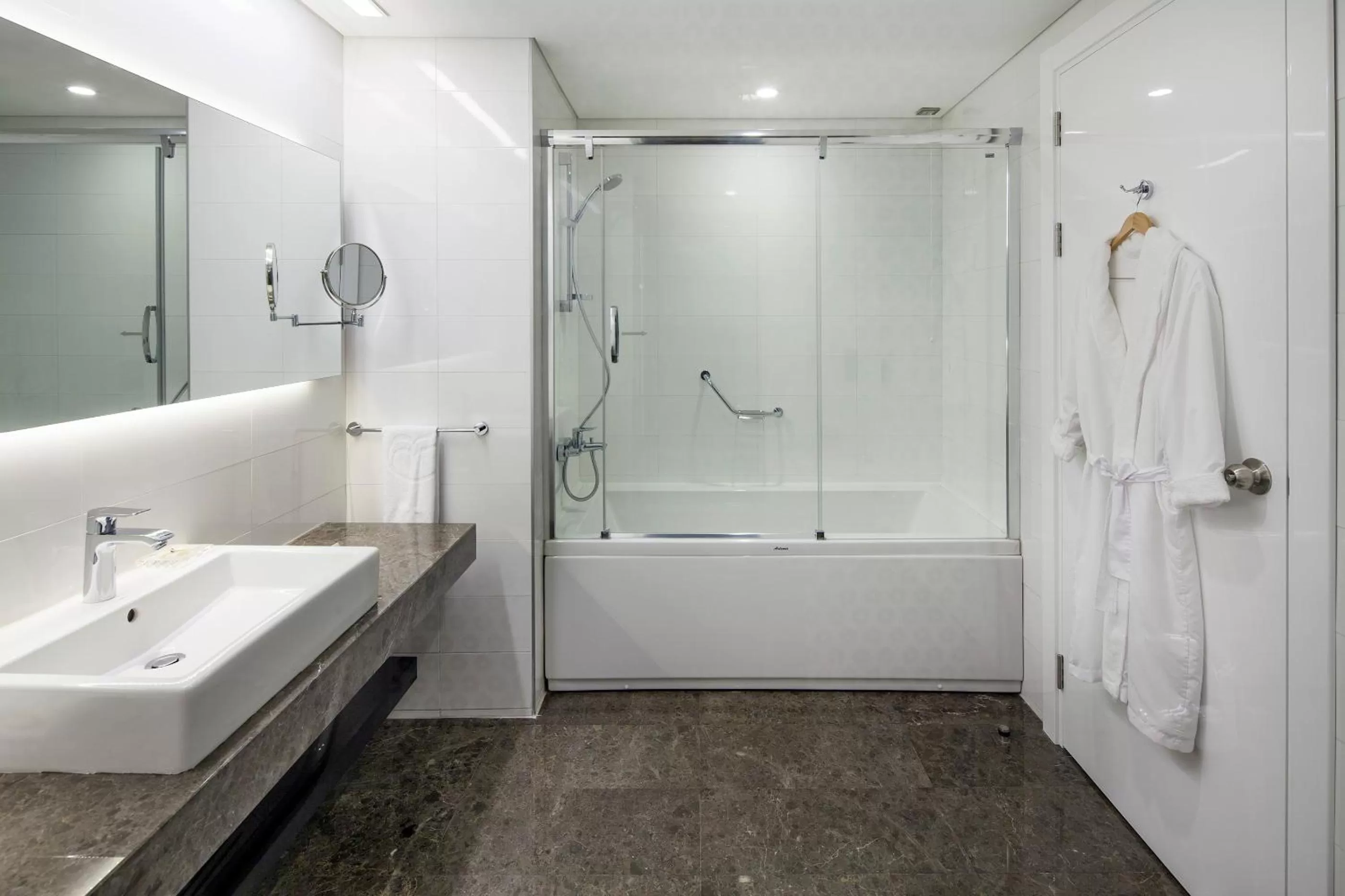 Bathroom in Ramada Hotel & Suites by Wyndham Izmir Kemalpasa