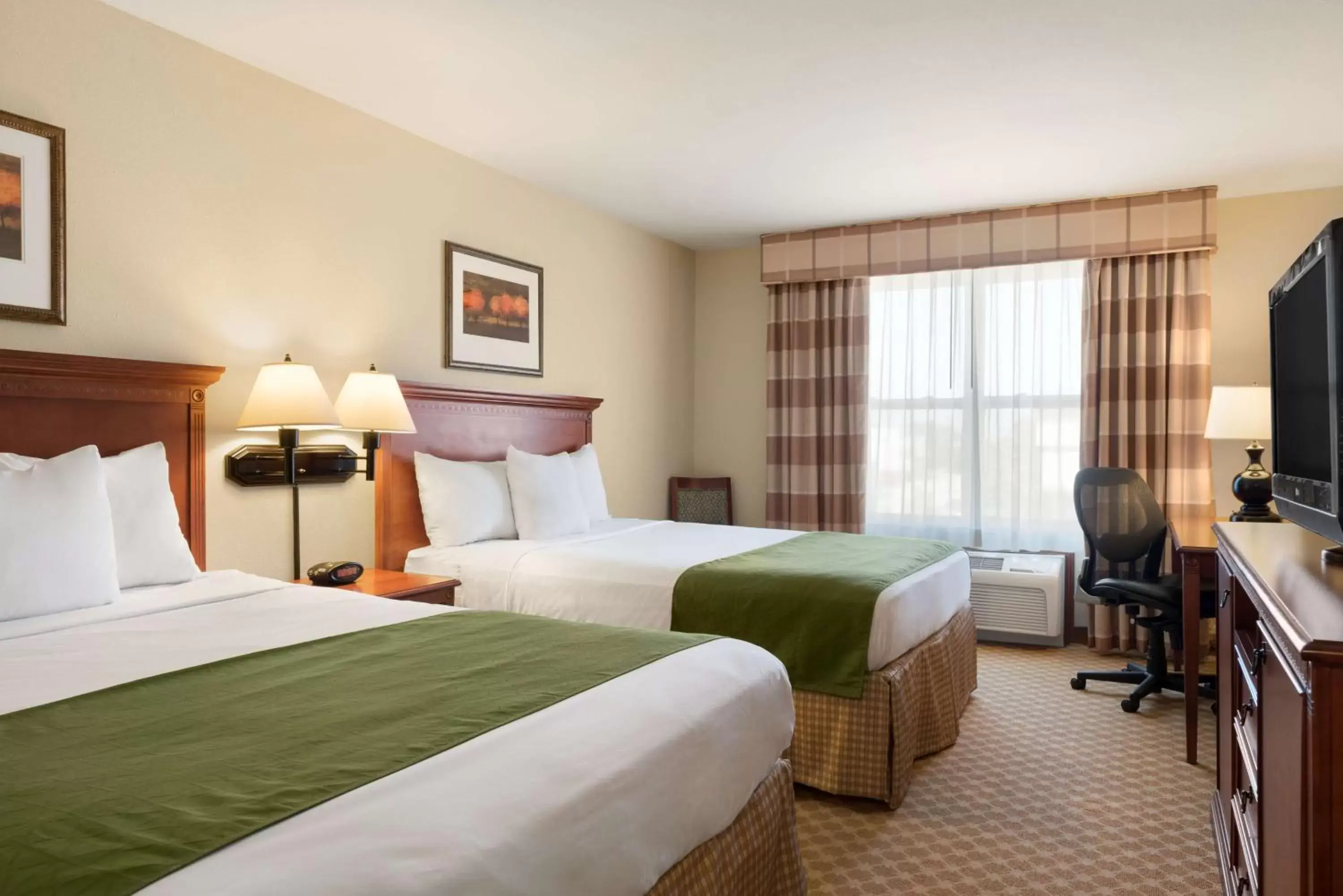 Photo of the whole room, Bed in Country Inn & Suites by Radisson, Peoria North, IL