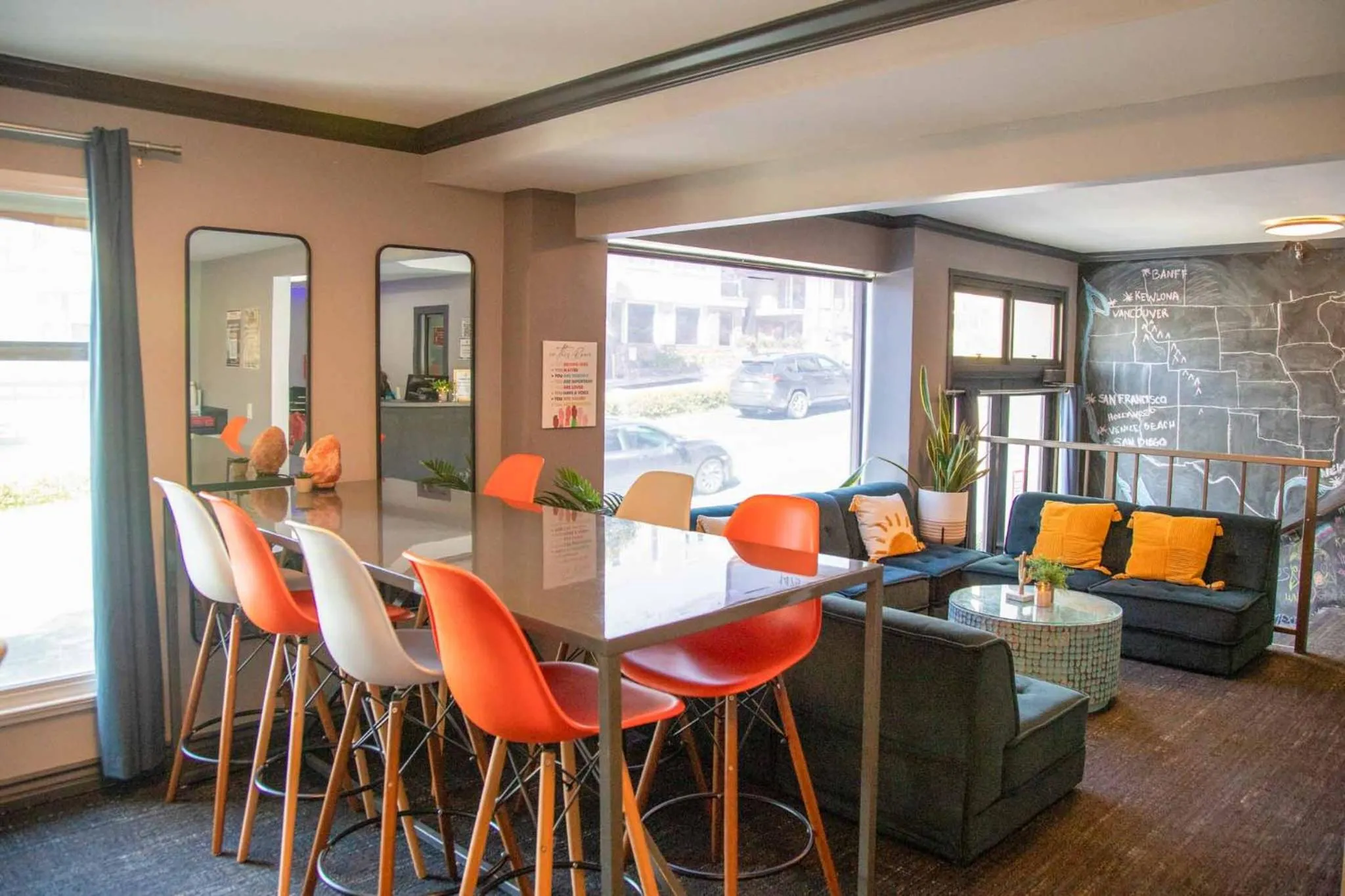 Communal lounge/ TV room in Samesun San Francisco