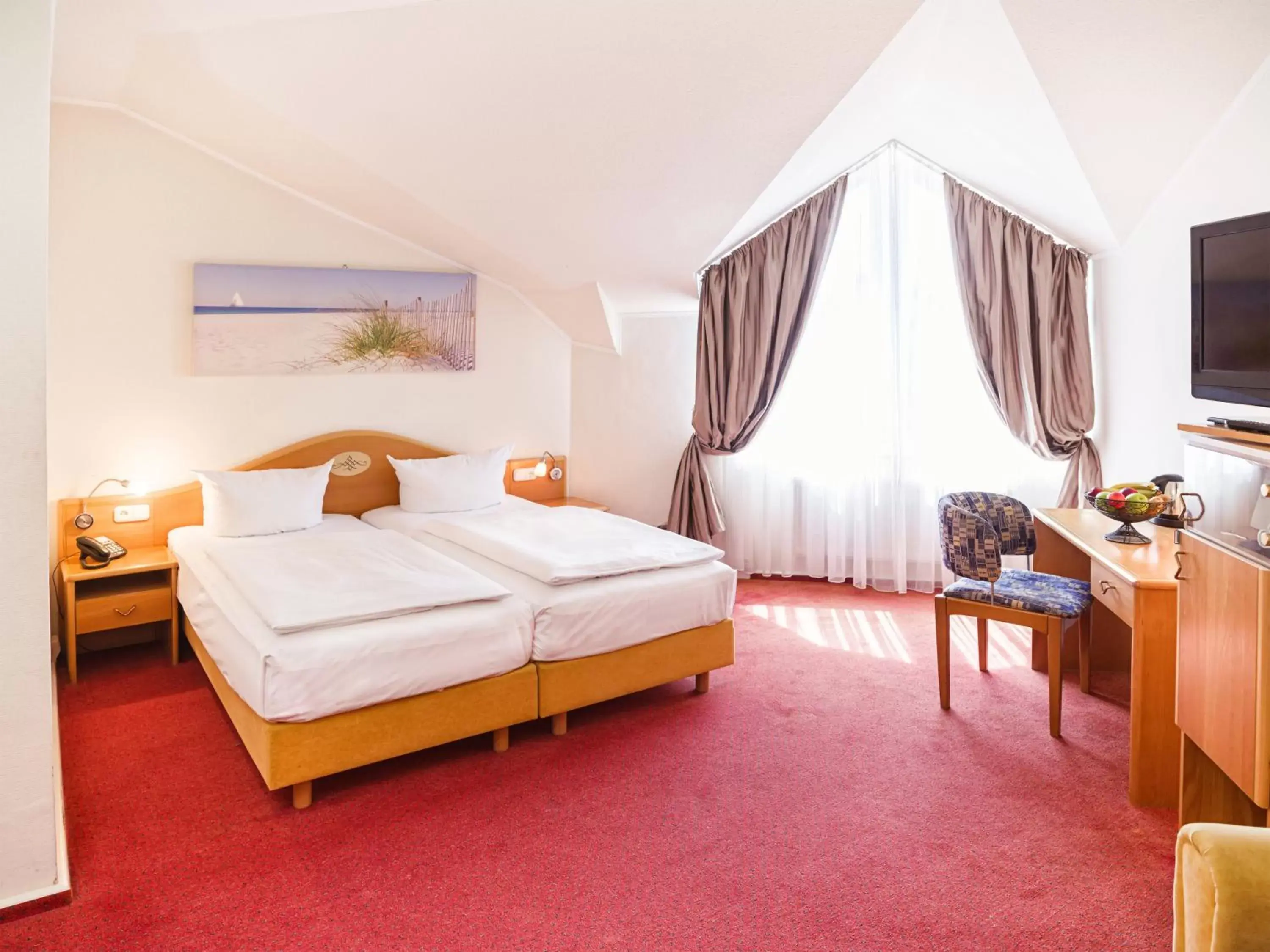 Photo of the whole room, Bed in Hotel Dänischer Hof Altenholz by Tulip Inn