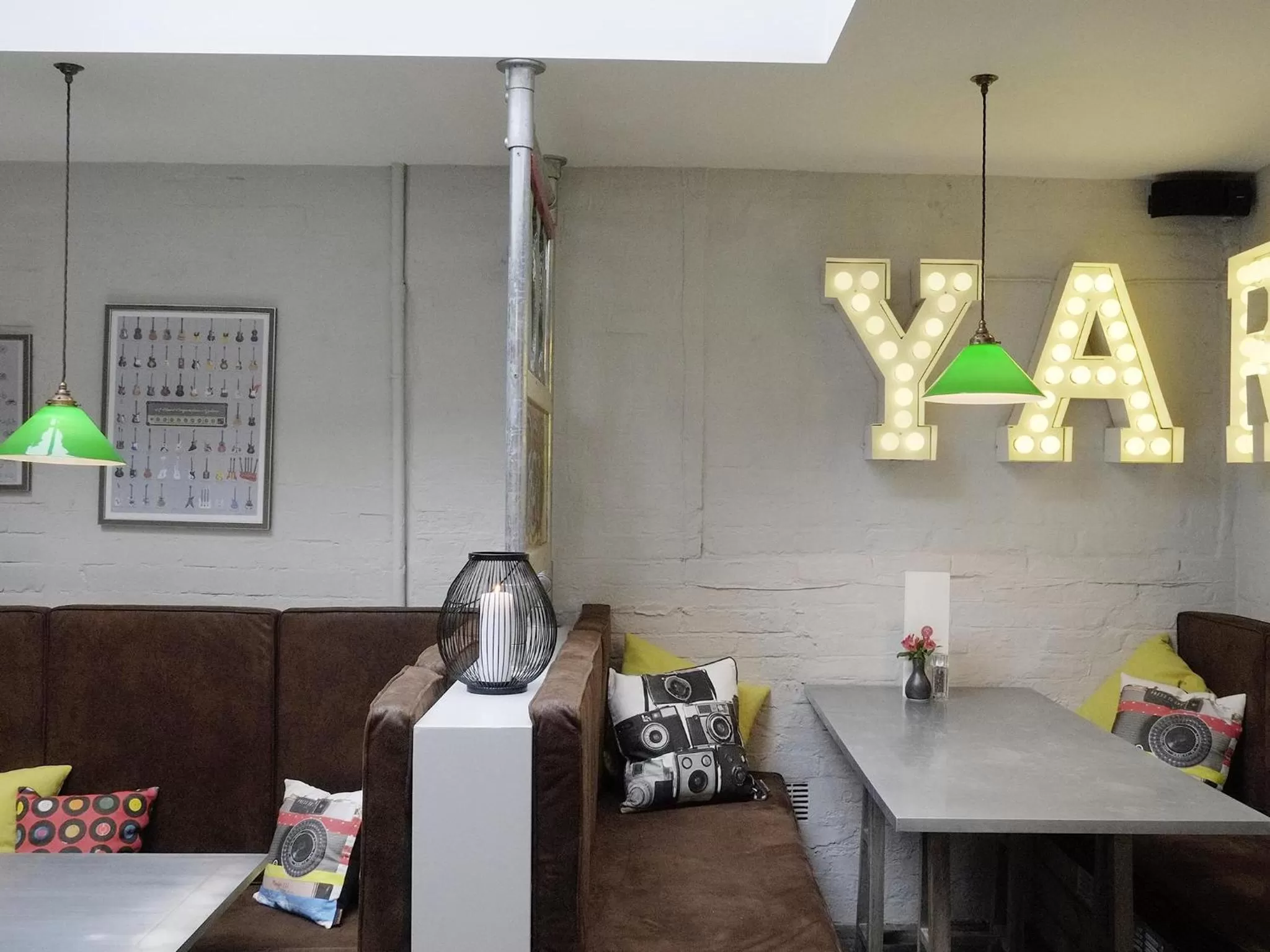 Restaurant/places to eat in The Rose and Crown