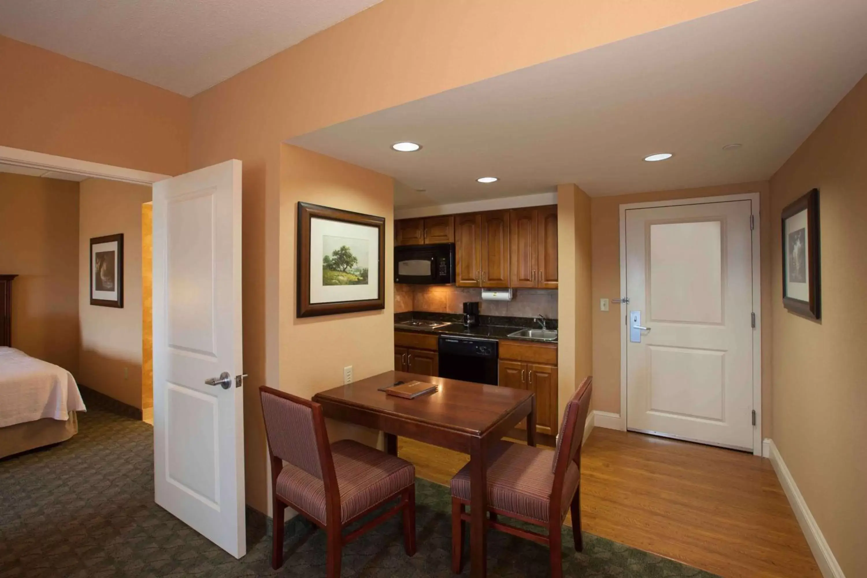 Kitchen or kitchenette, Dining Area in Homewood Suites by Hilton San Antonio North