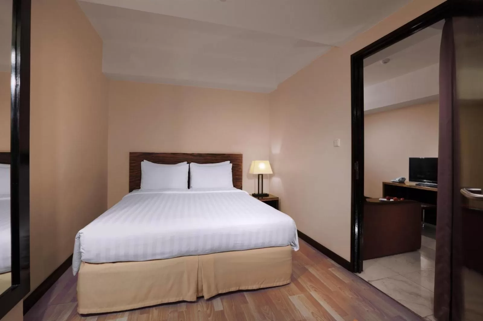 Bedroom, Bed in Grand Dafam Braga Bandung