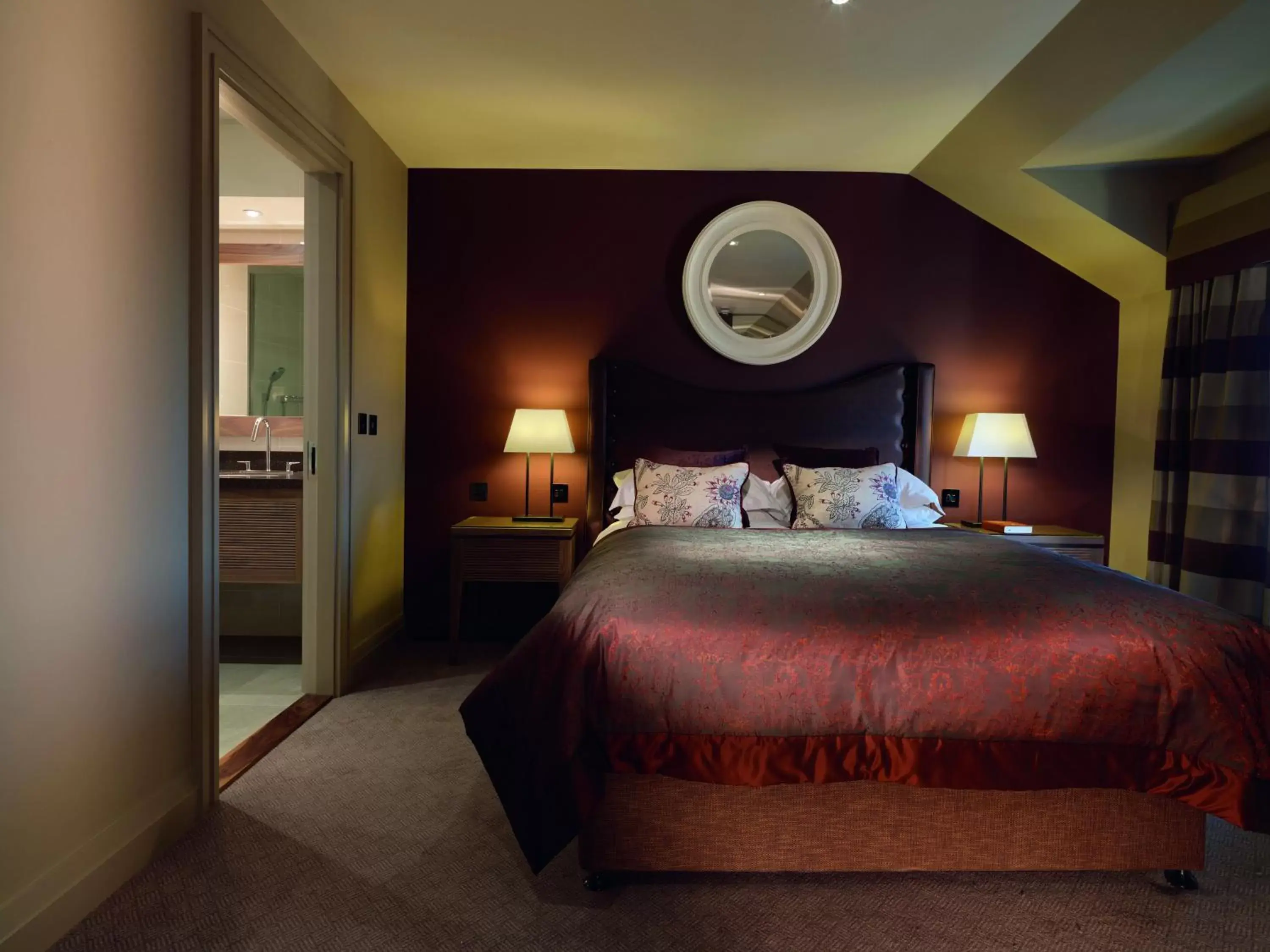 Bedroom, Bed in Macdonald Windsor