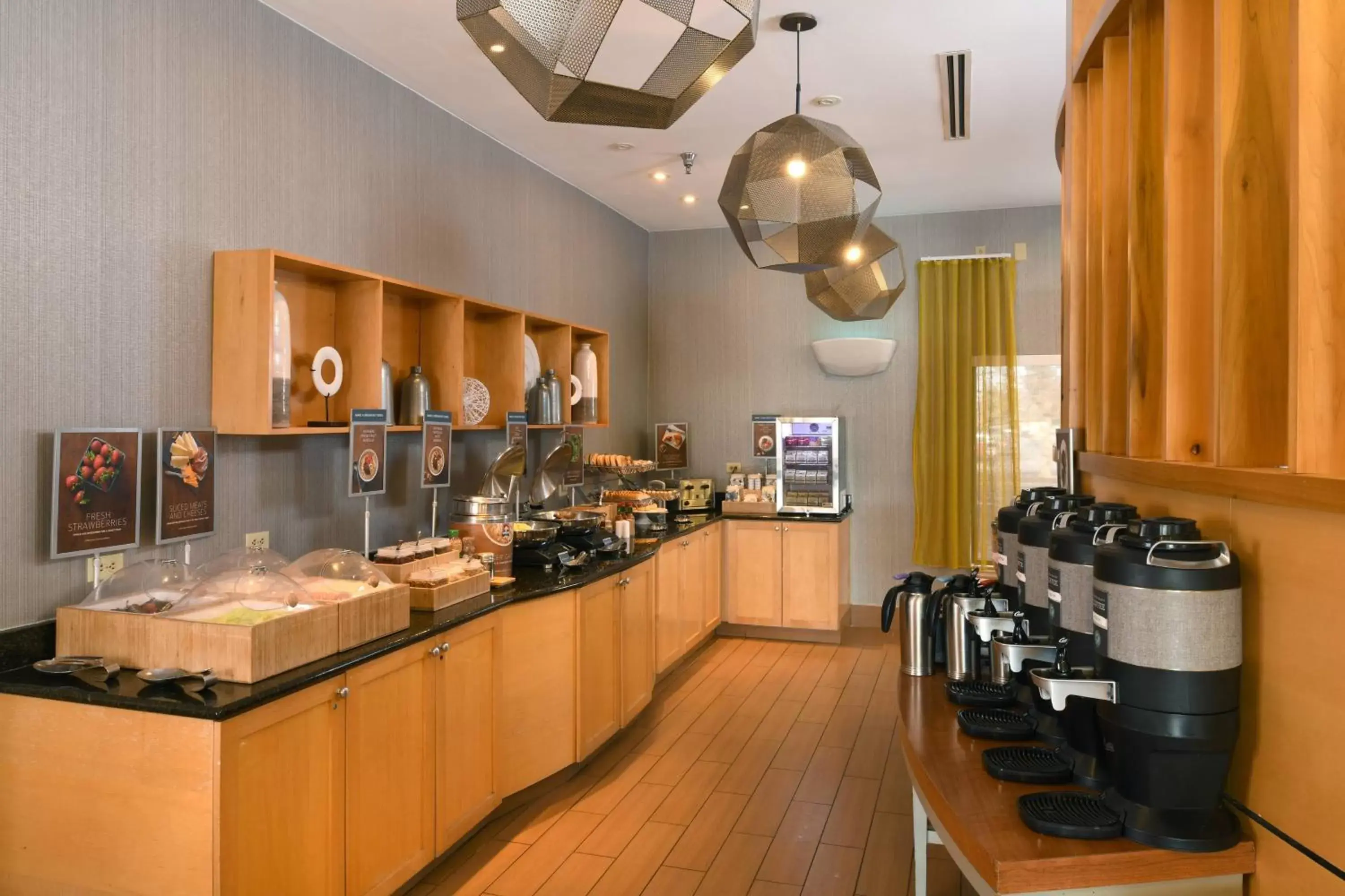 Breakfast, Restaurant/Places to Eat in SpringHill Suites Des Moines West