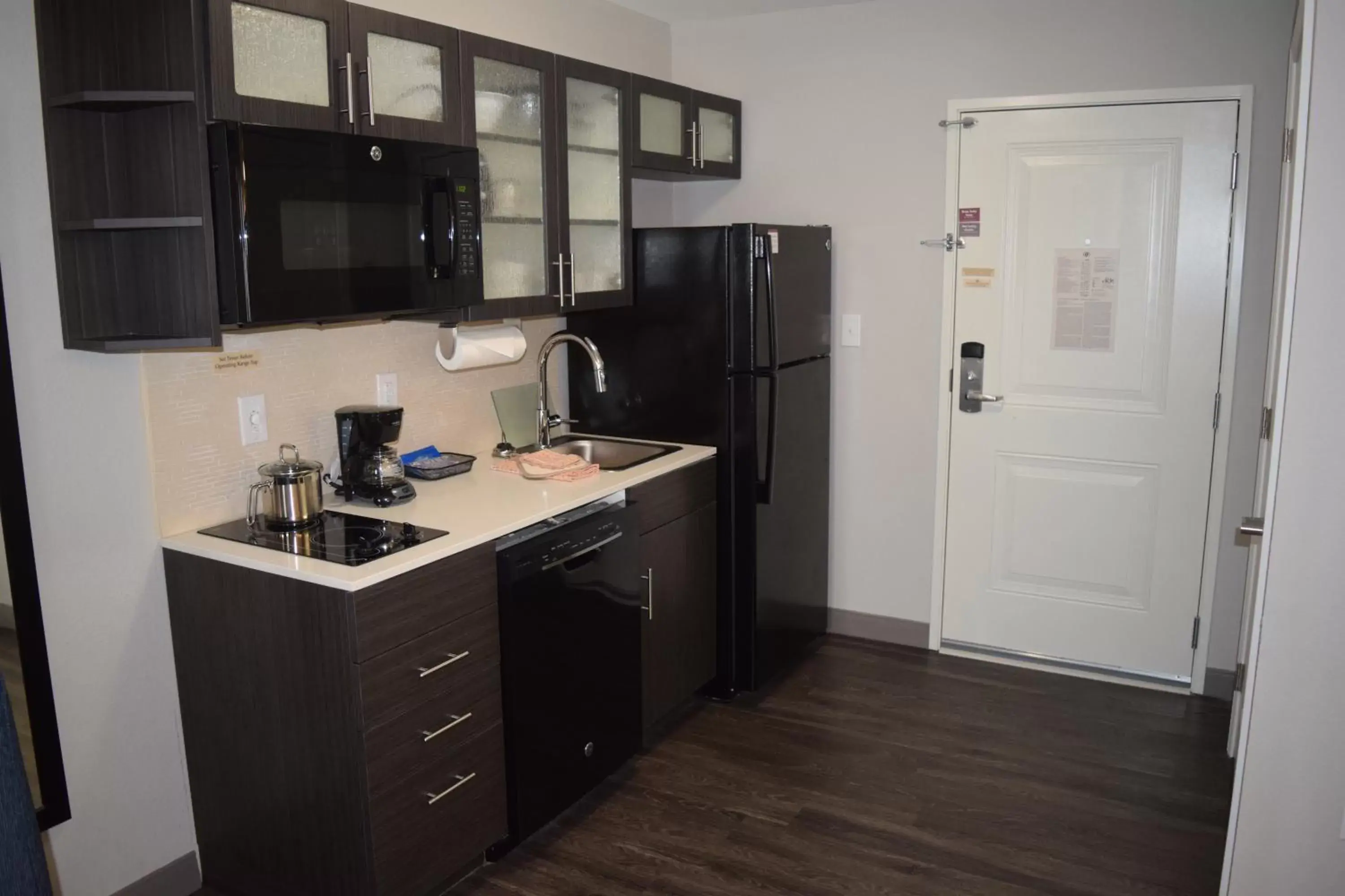 Bedroom, Kitchen/Kitchenette in Candlewood Suites - Nashville Metro Center, an IHG Hotel