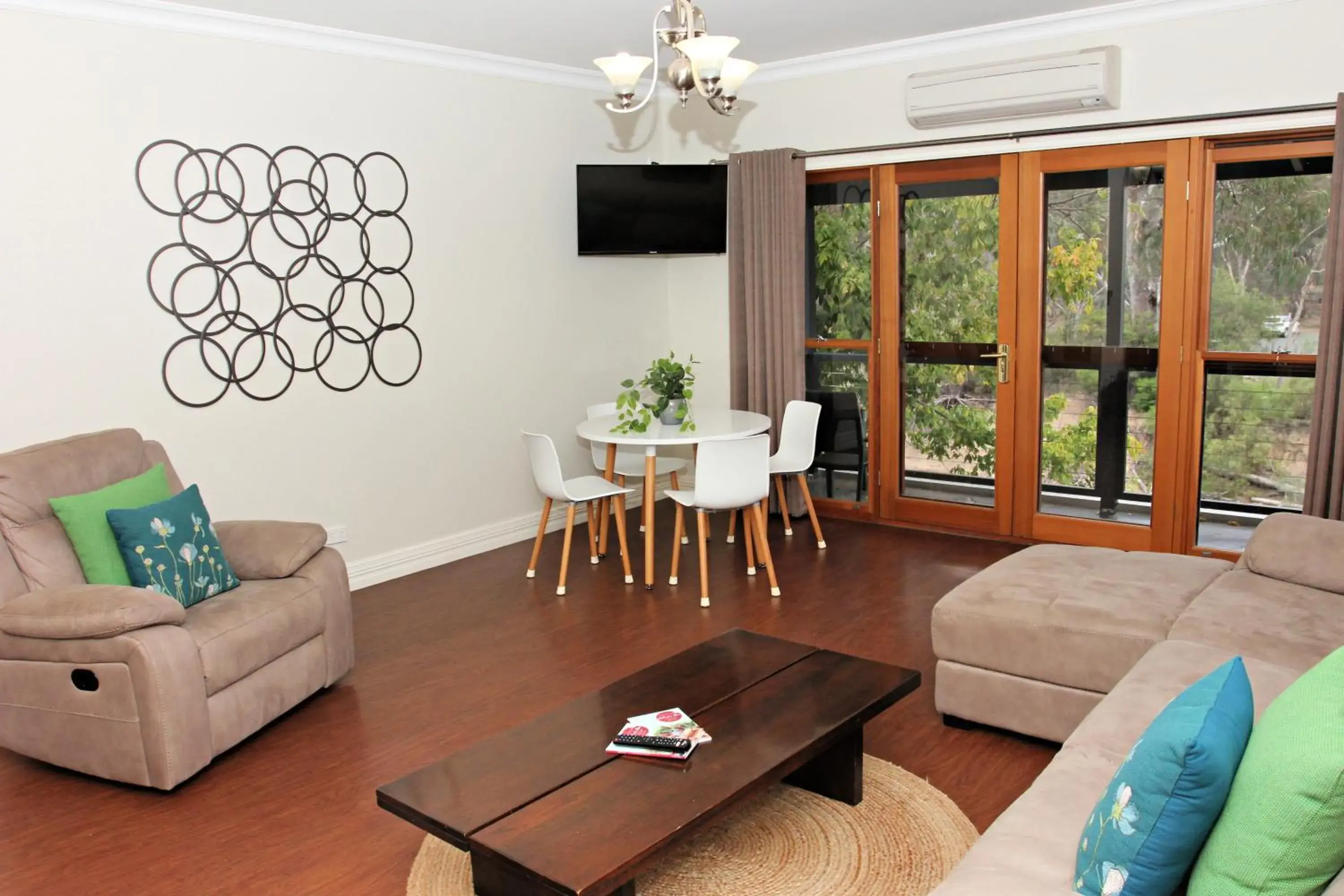 Living room, Seating Area in CocknBull Boutique Hotel Echuca