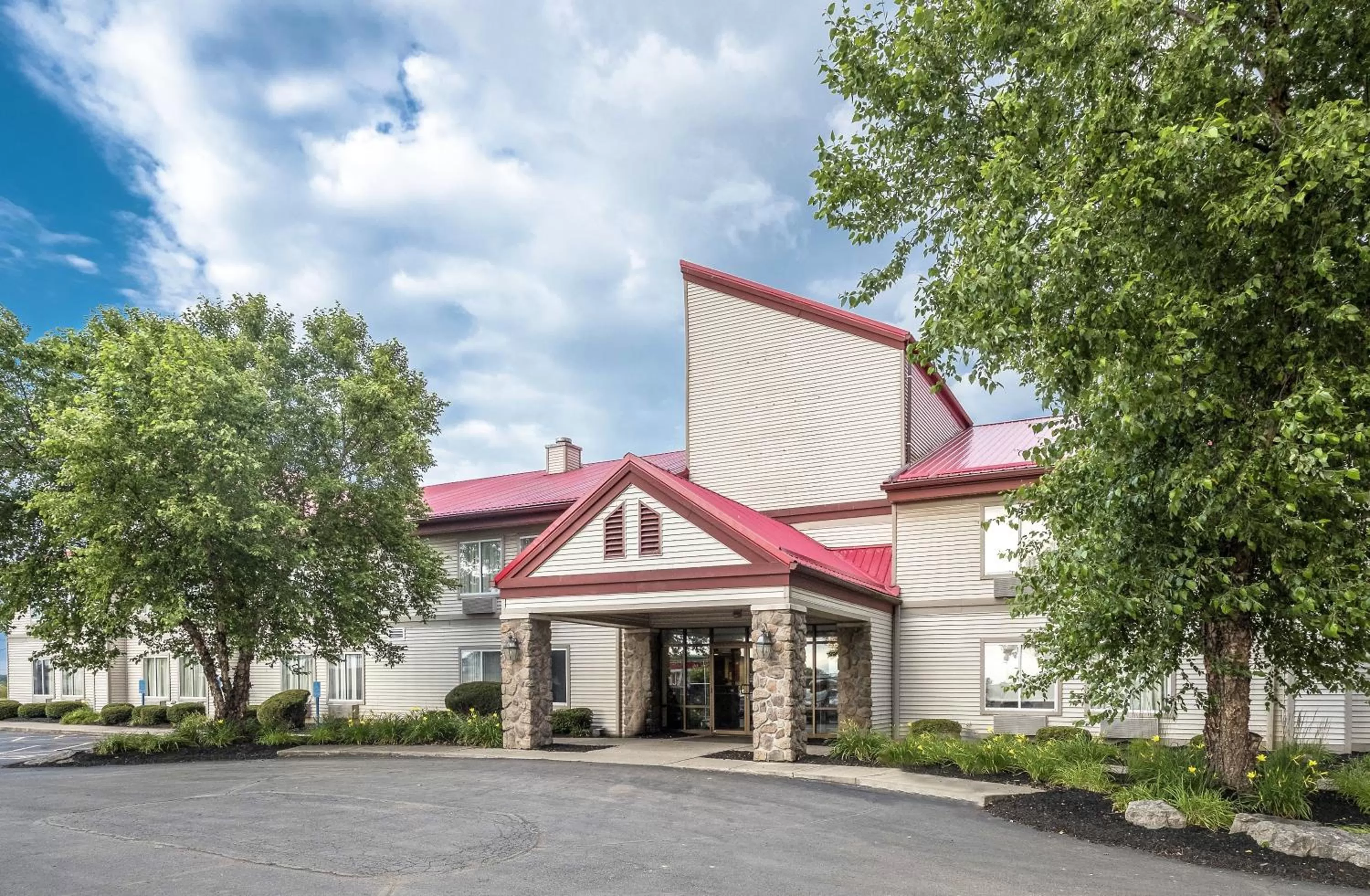 Property building in Red Roof Inn Columbus - Hebron