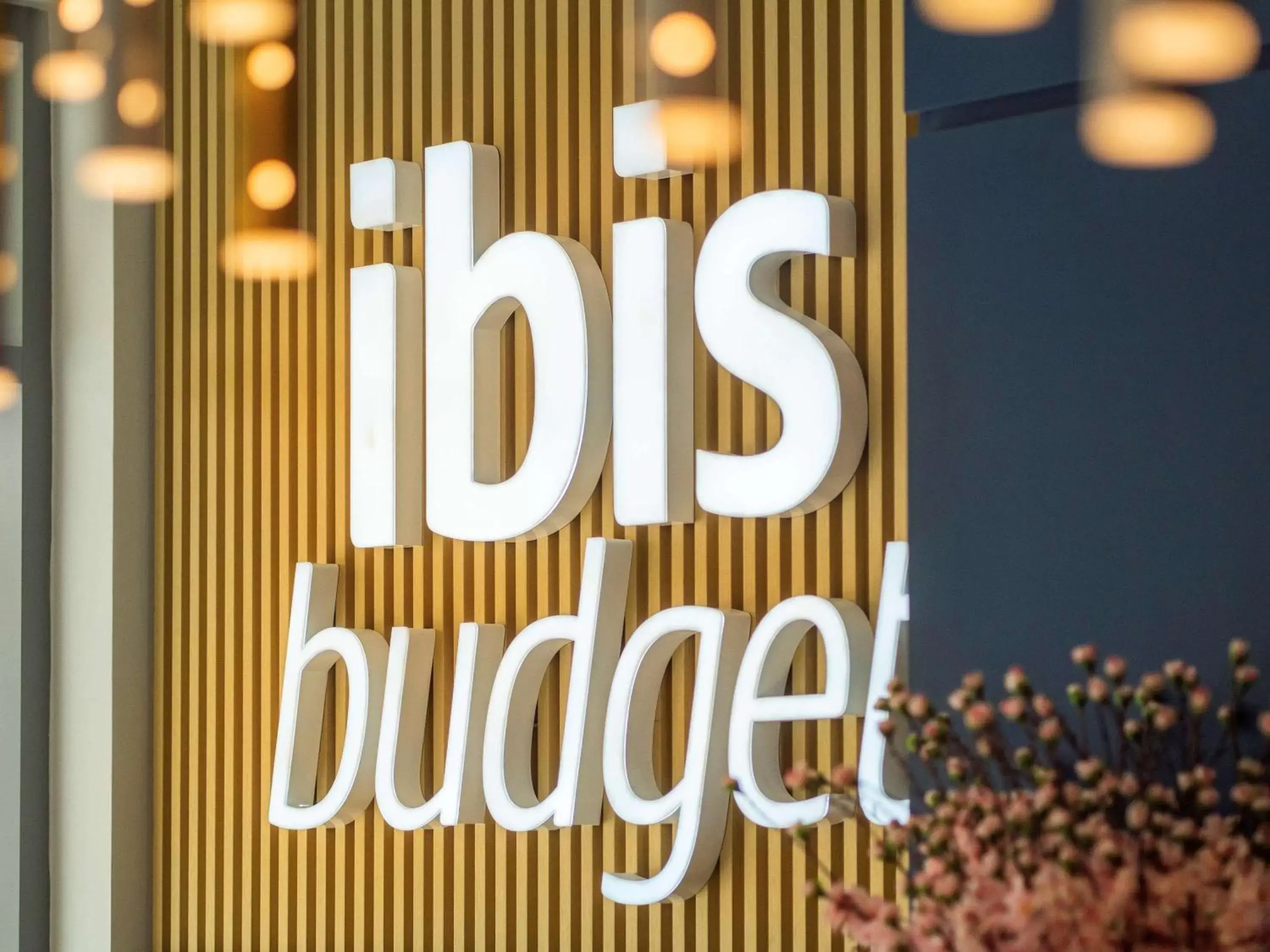 Property building in ibis budget Singapore Gold