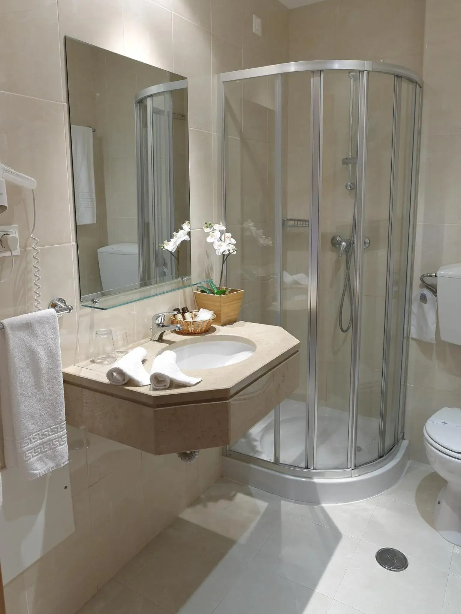 Bathroom in Cova da Iria Hotel
