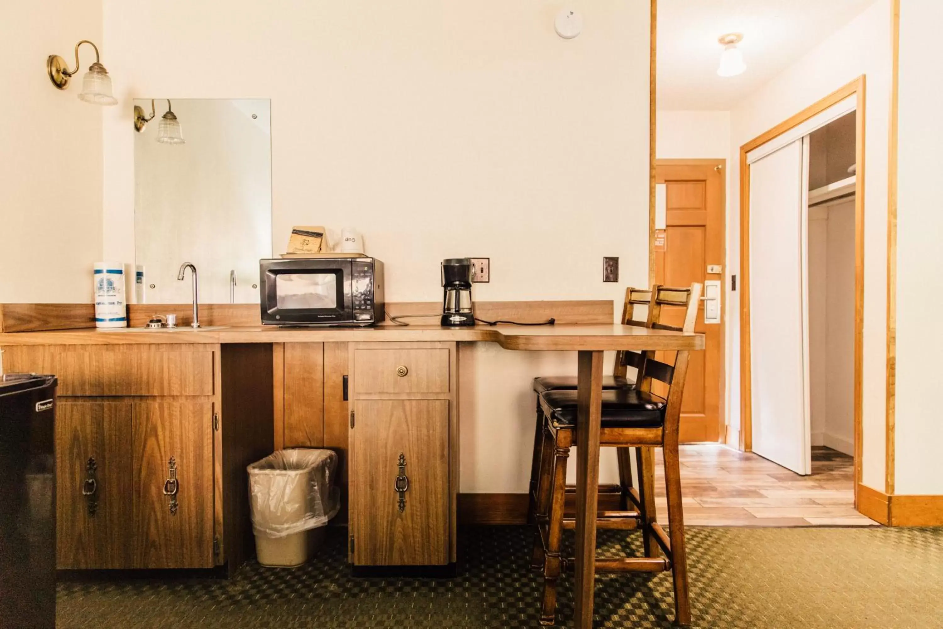 Photo of the whole room, Kitchen/Kitchenette in Brookside Lodge