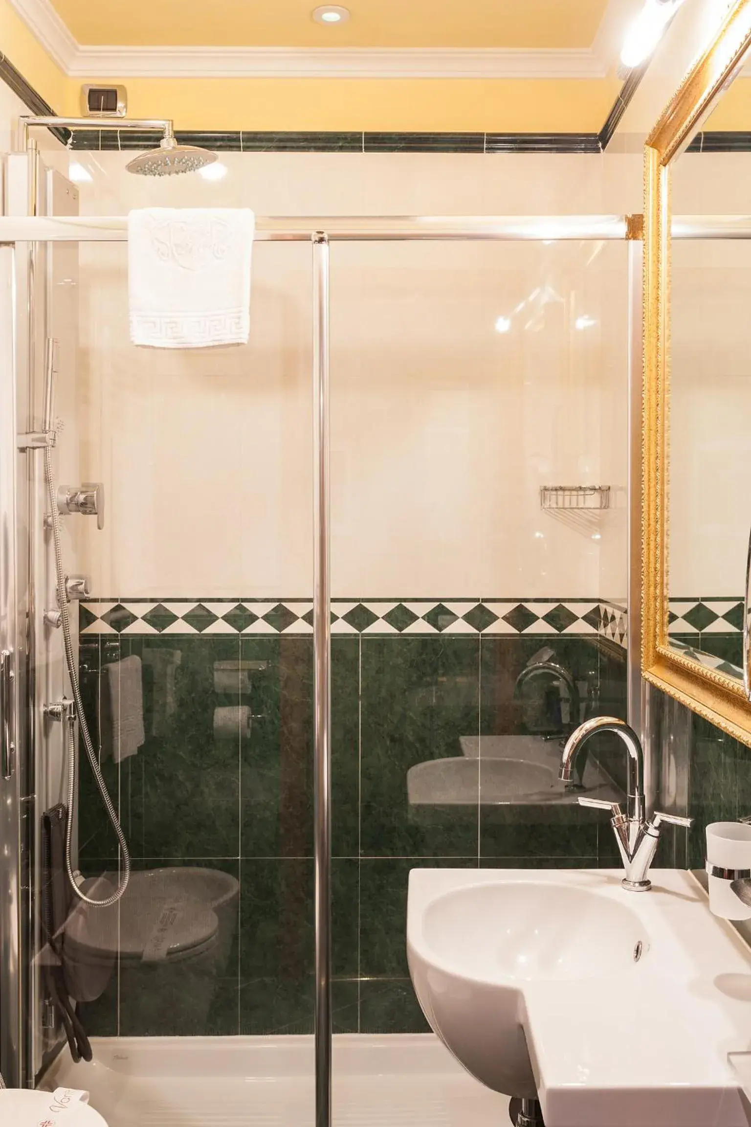 Bathroom in Hotel Manfredi Suite In Rome