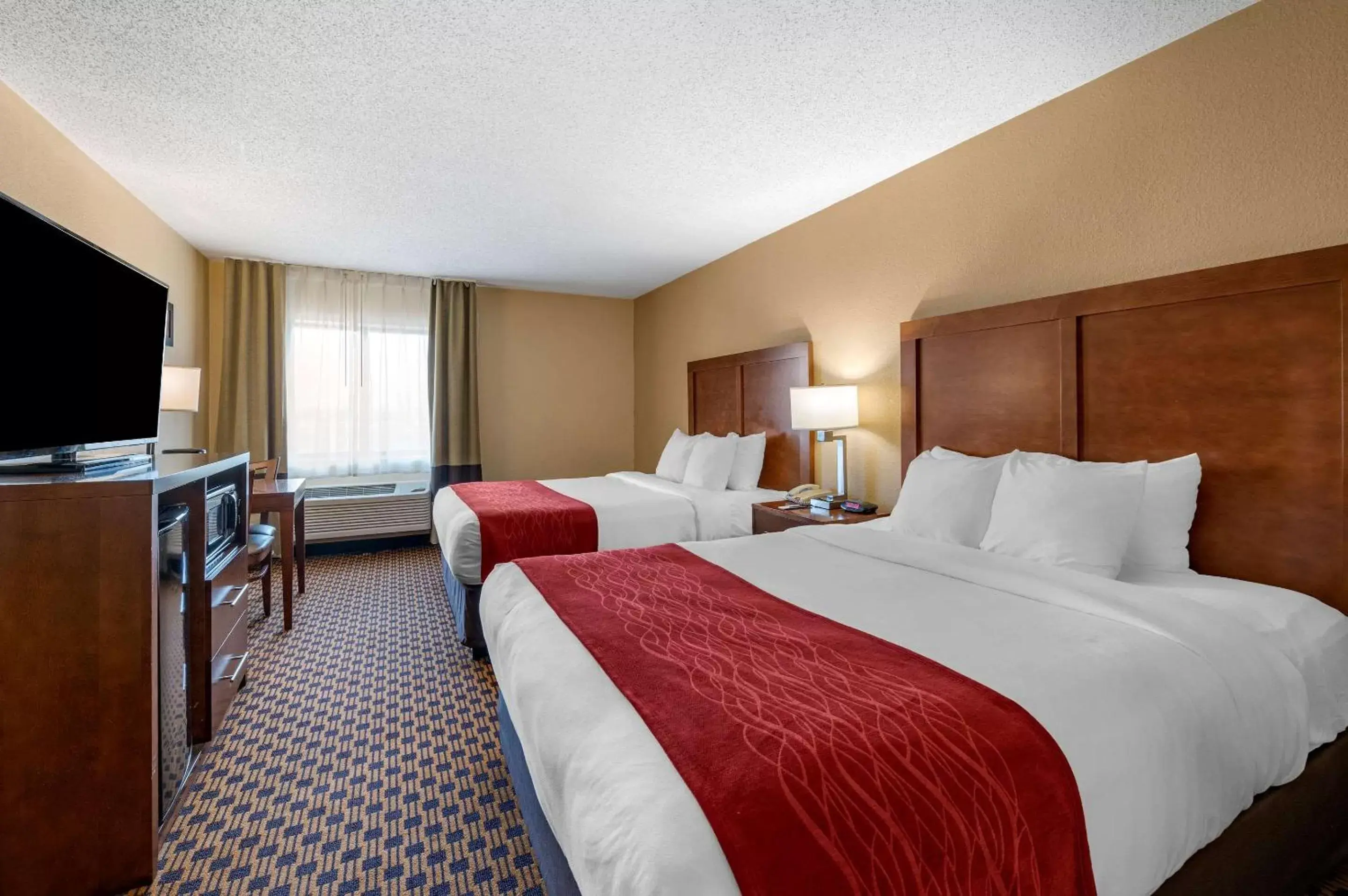 Photo of the whole room, Bed in Comfort Inn Joliet West I-80
