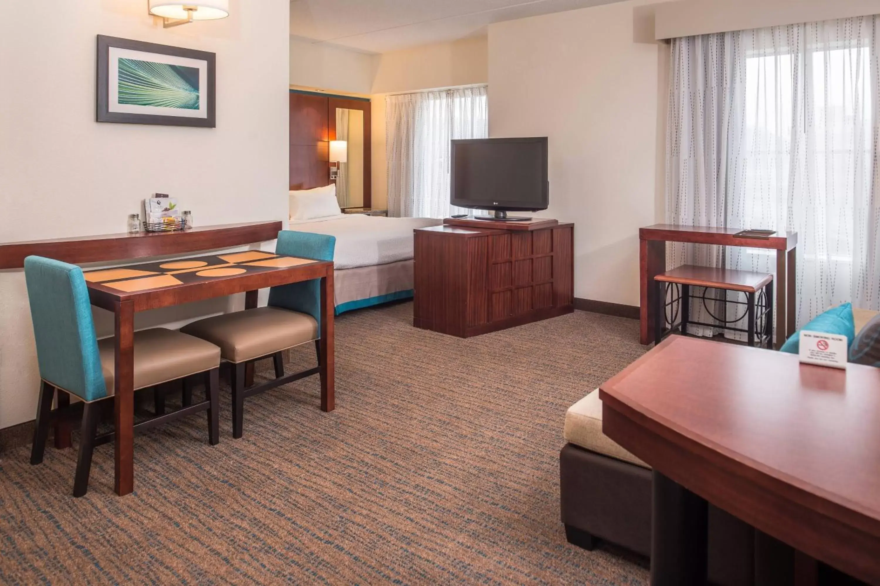 Photo of the whole room, TV/Entertainment Center in Residence Inn Pittsburgh North Shore
