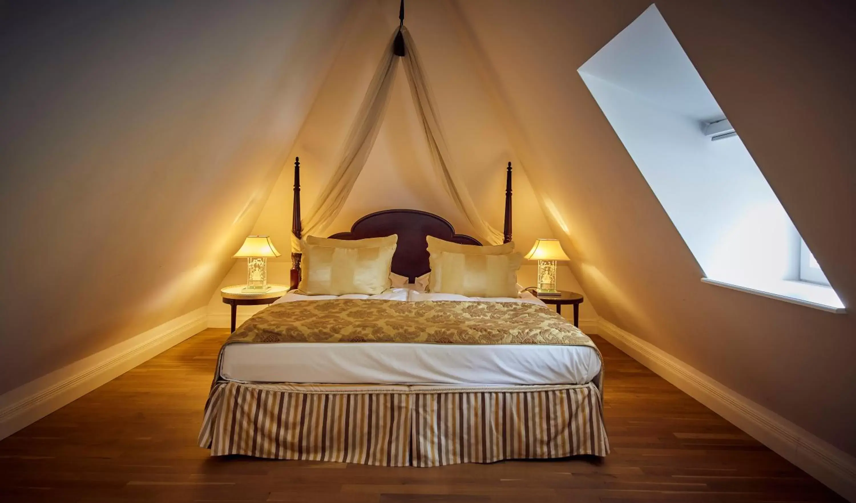 Bedroom, Bed in Falkensteiner Schlosshotel Velden – The Leading Hotels of the World