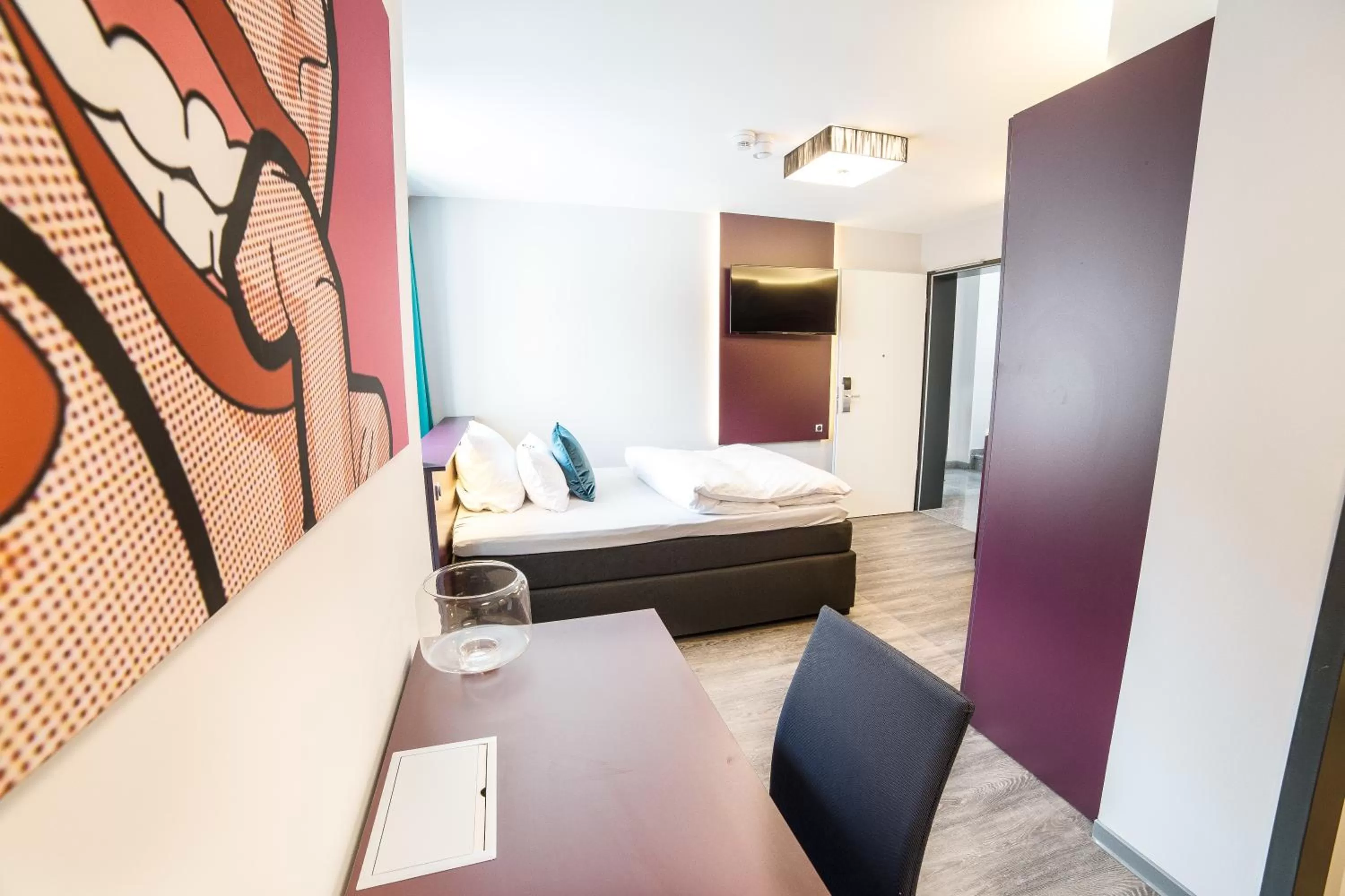 Bedroom, Bed in Luxstay Friedberg - Self-Check-In