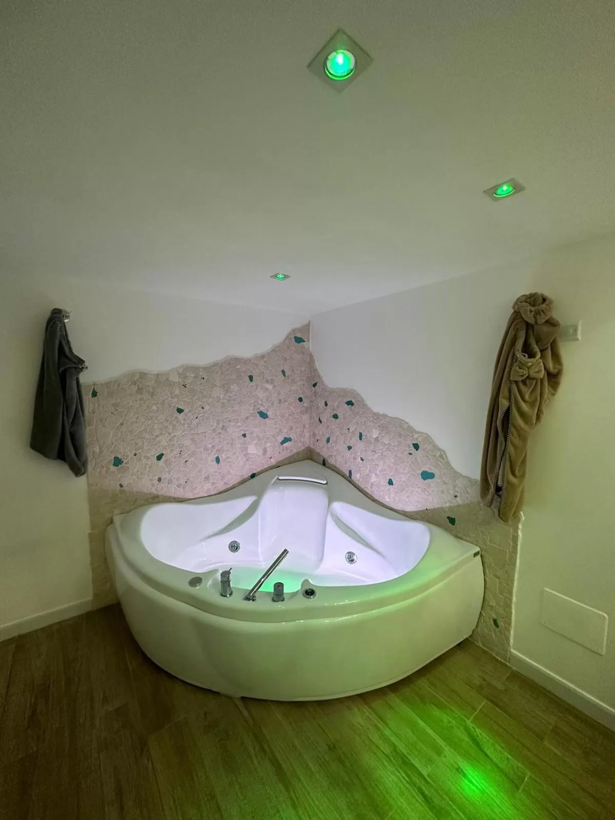 Hot Tub in Il Piccolo Rifugio