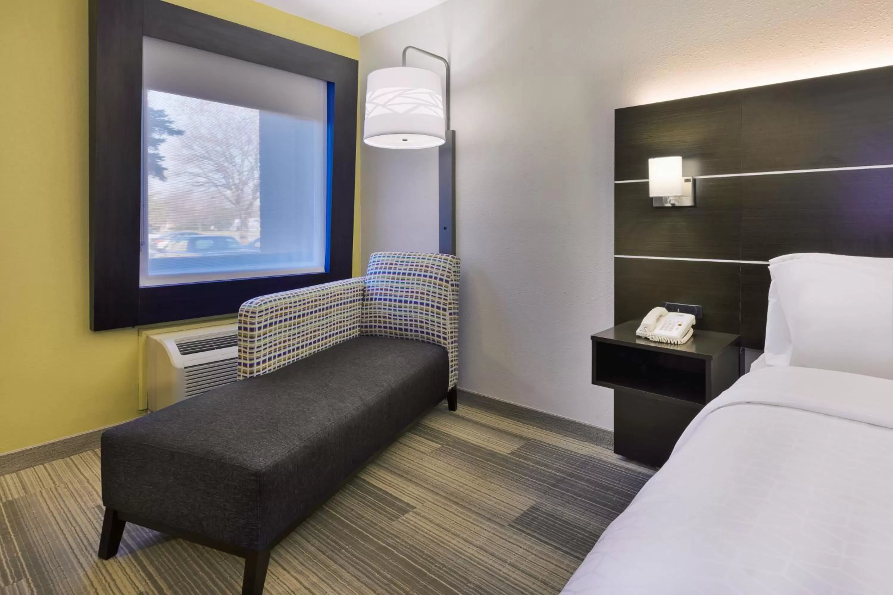 Bedroom, Bed in Holiday Inn Express Detroit-Warren/General Motors Technology Center by IHG