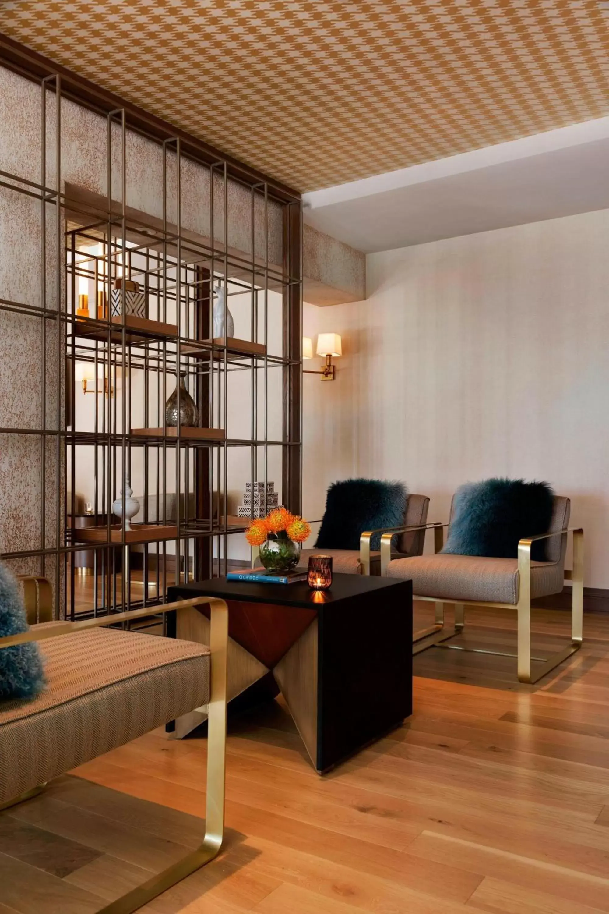 Lounge or bar, Seating Area in Sheraton Saint-Hyacinthe Hotel