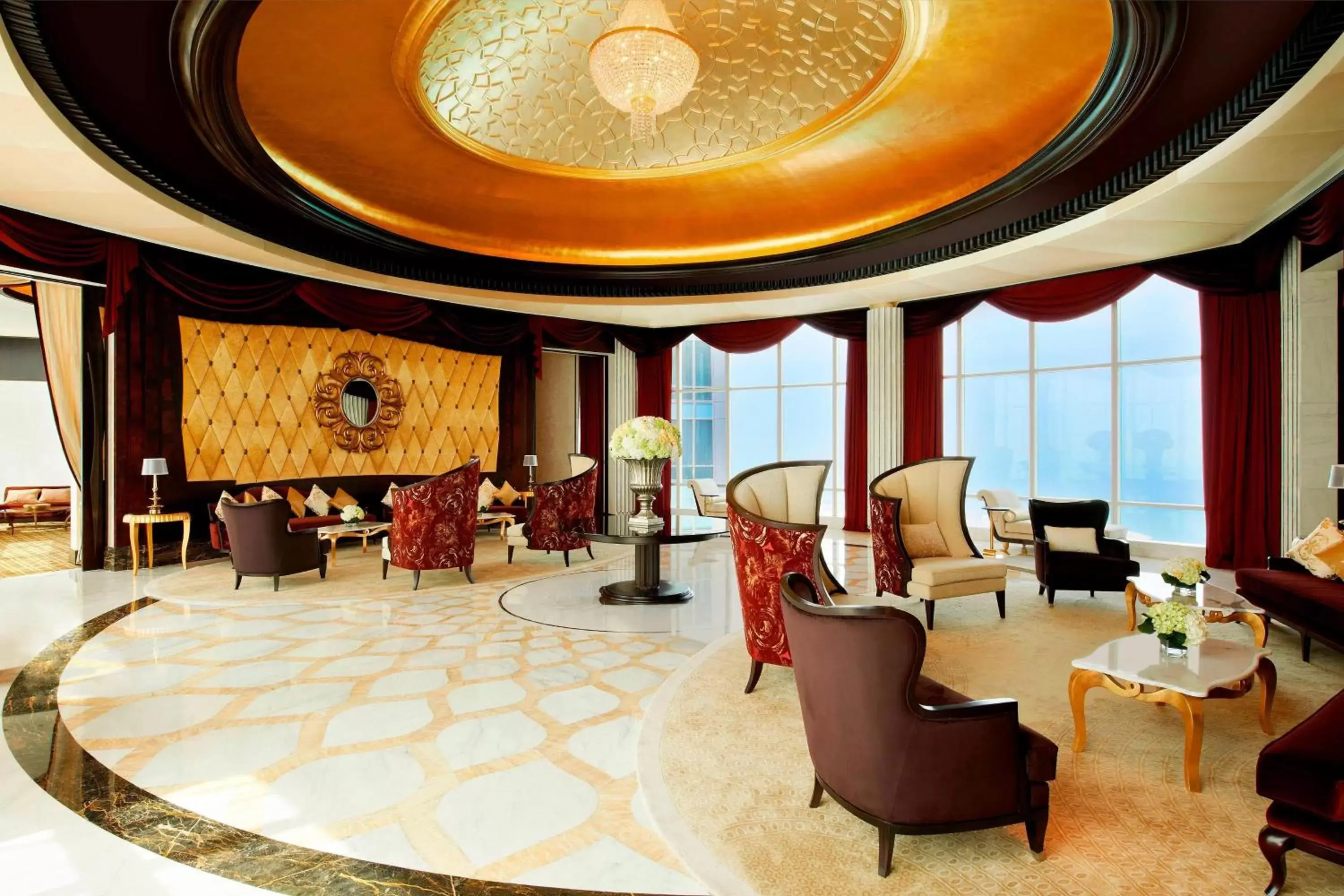 Living room, Lounge/Bar in The St. Regis Abu Dhabi